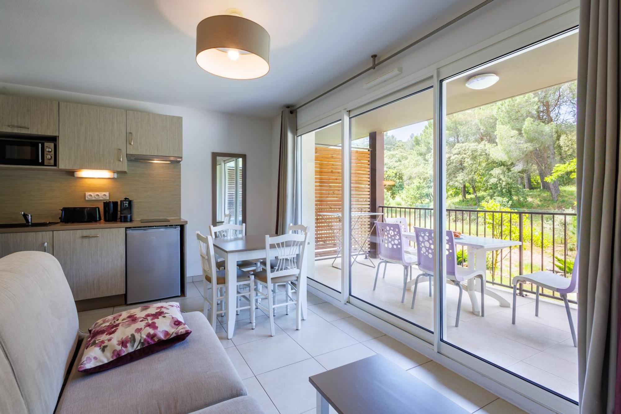 One-Bedroom Apartment Garrigue View
