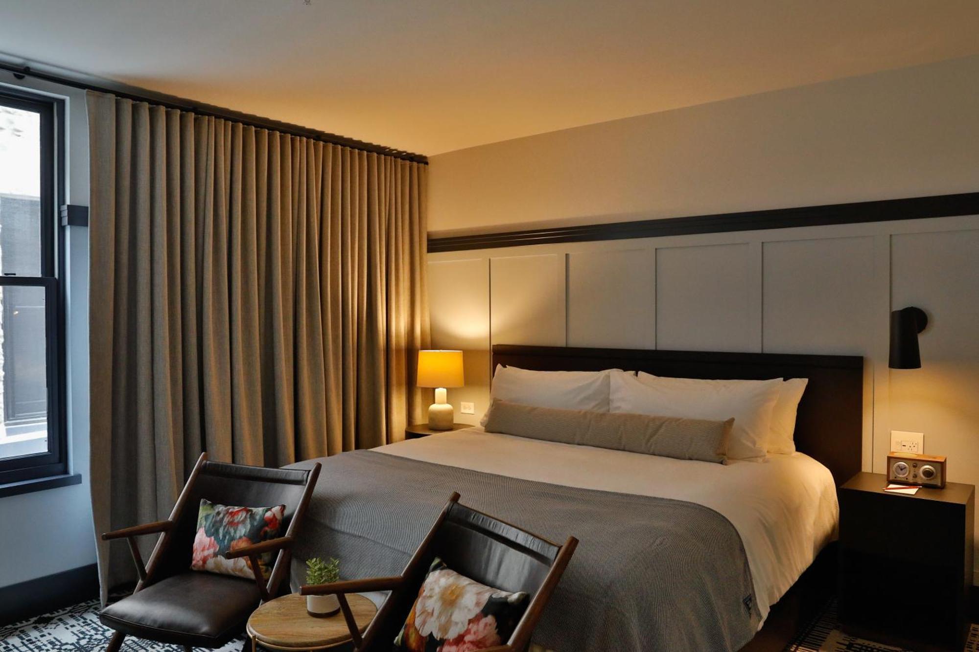 Deluxe King Room