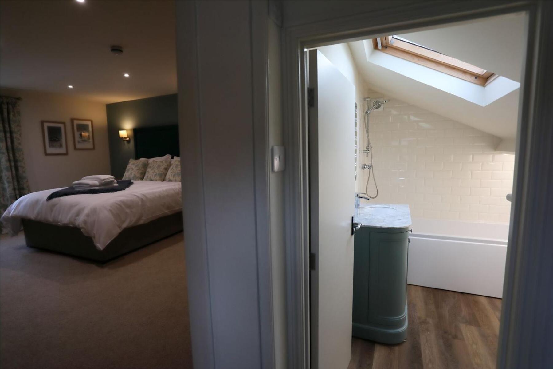 Deluxe Double Room Bath