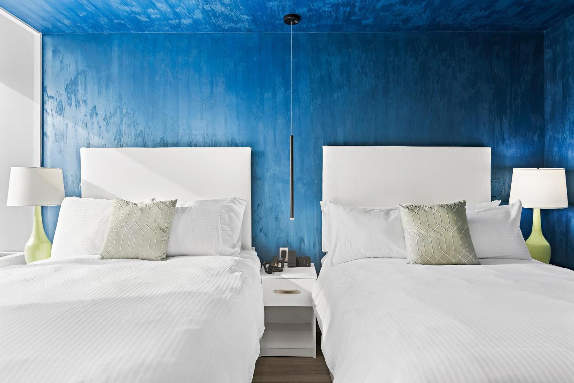 Deluxe Double Suite Two Double Beds Non-Smoking