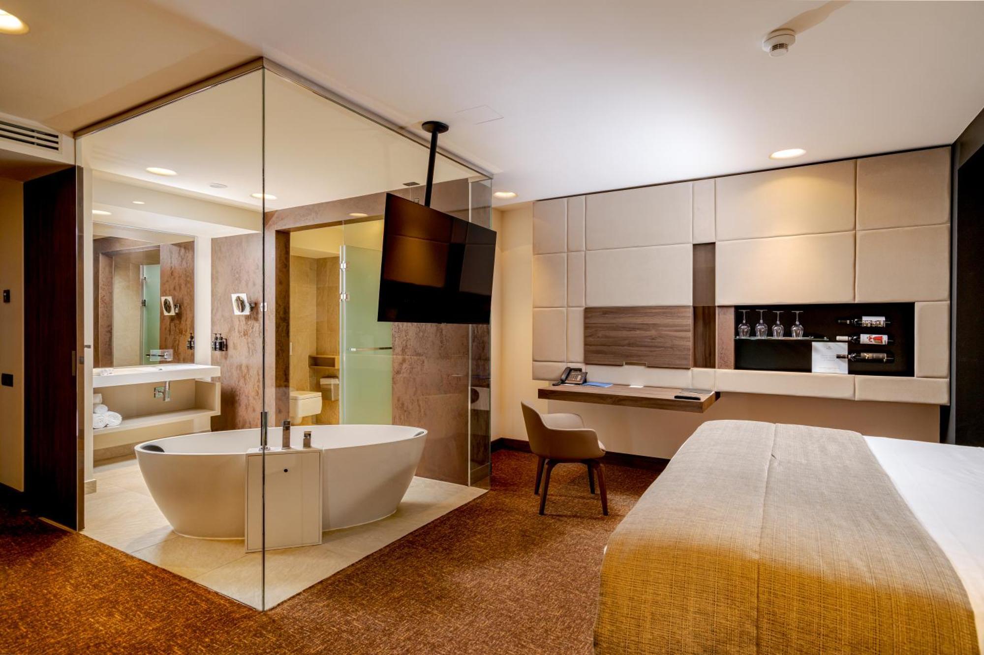 Lifestyle Suite pool access