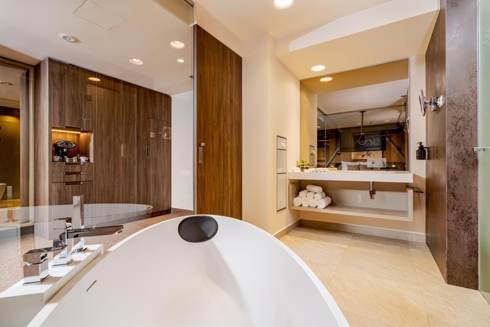 Lifestyle Suite pool access