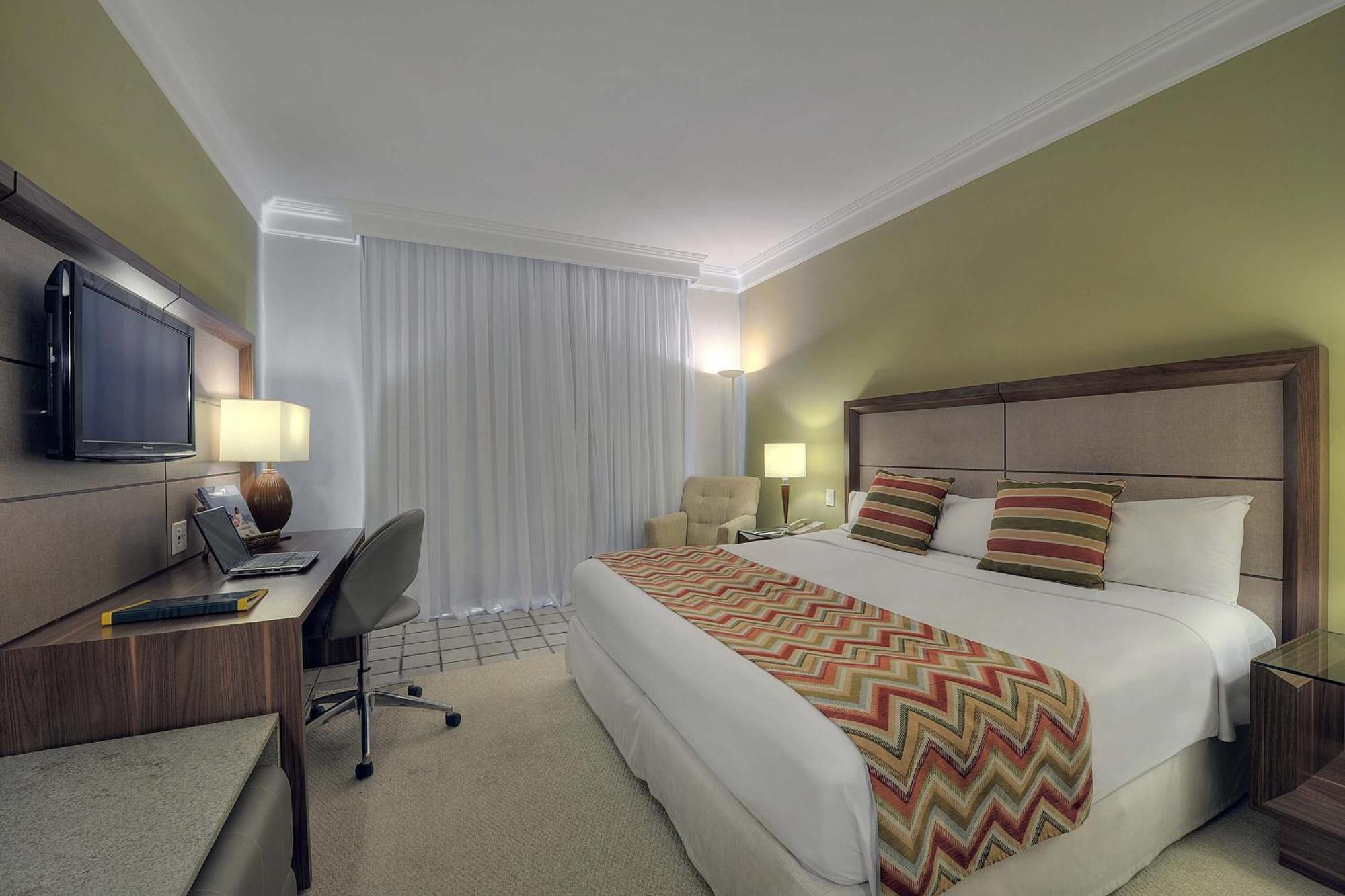 Quarto Luxo com 1 Cama de Casal