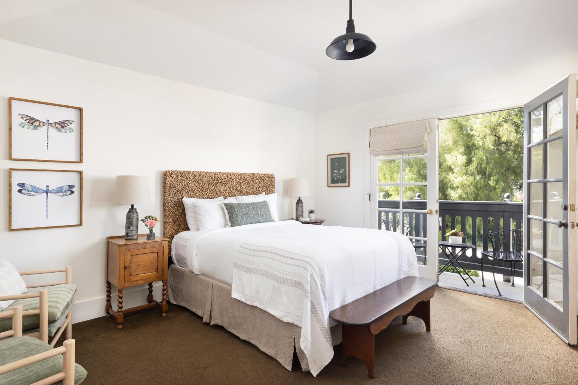 Deluxe Queen Room