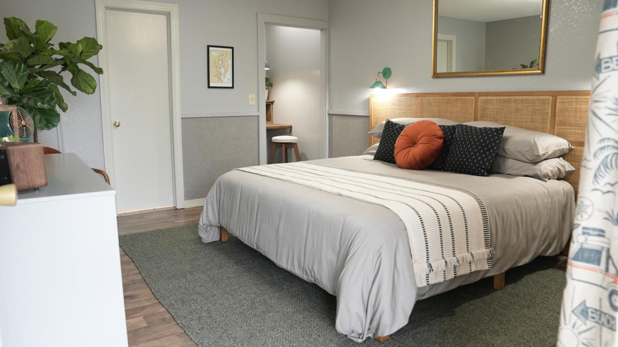 Deluxe King Suite