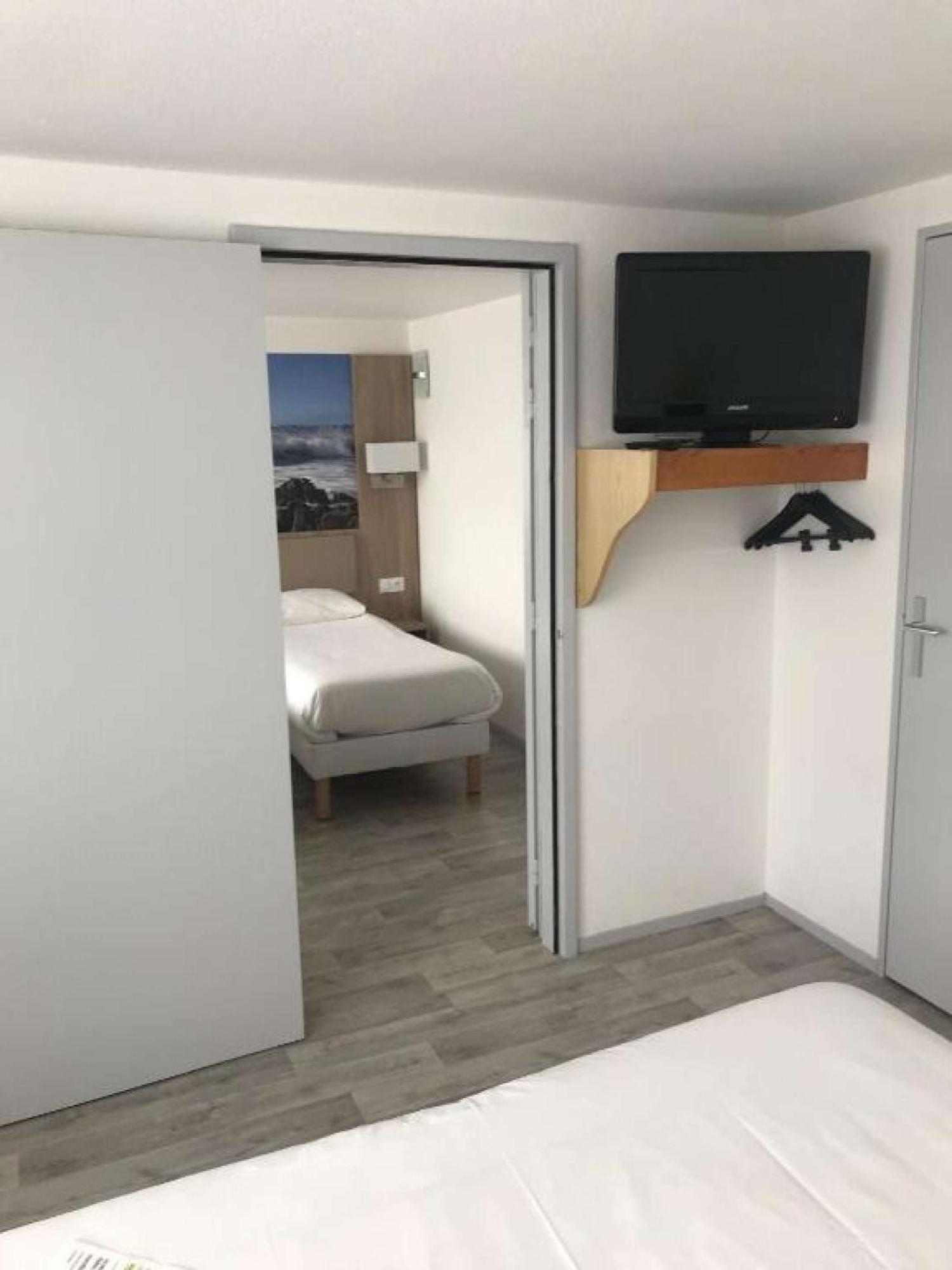Two Connecting Rooms,1596008408:JPEG
