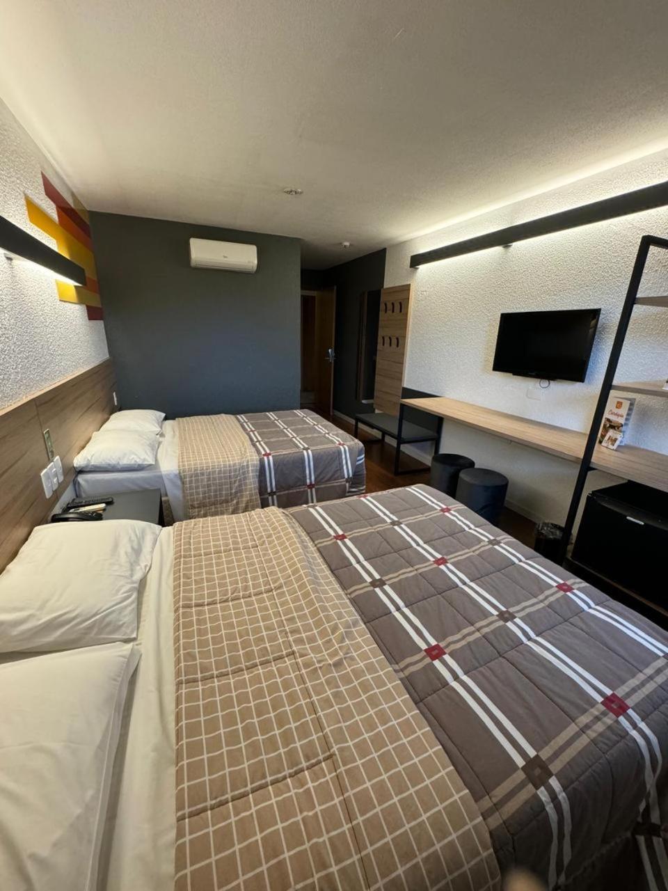 Quarto Quádruplo Standard