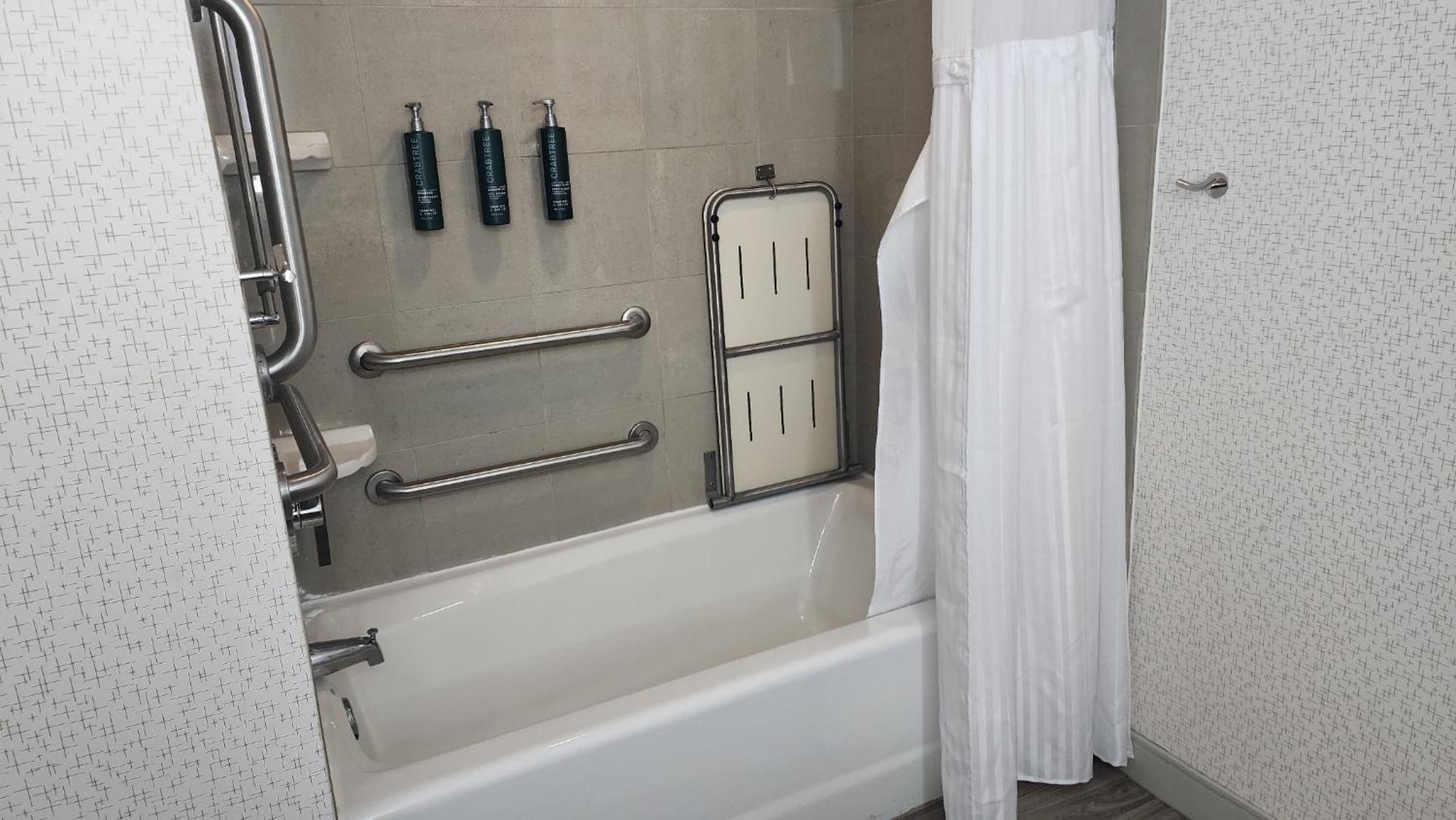 Queen Room Two Queen Beds Bath Tub Mobility Hearing Access