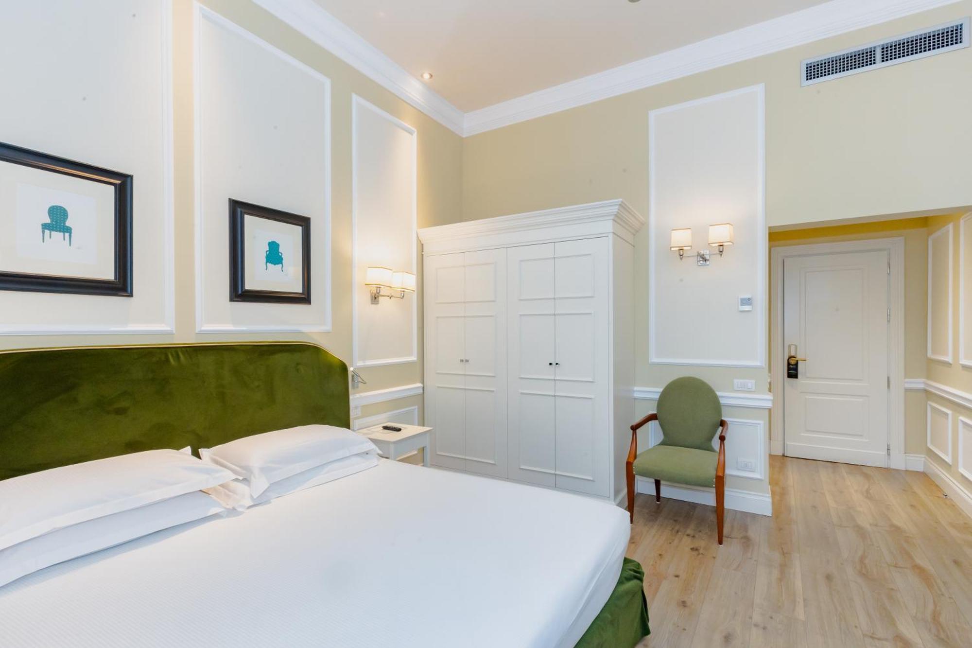 Deluxe Double or Twin Room City View