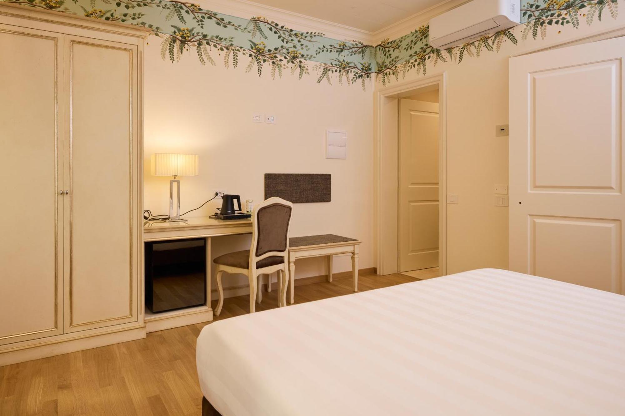 Standard Double or Twin Room Dependence