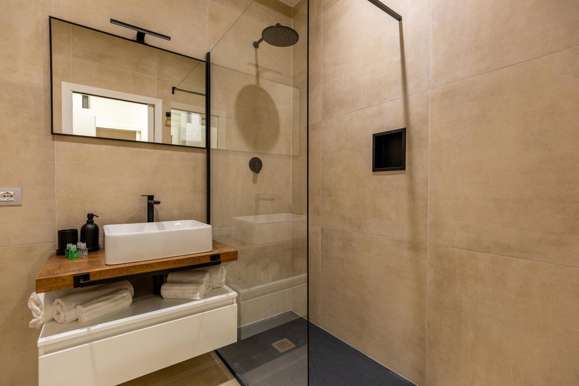 Deluxe Double or Twin Room City View