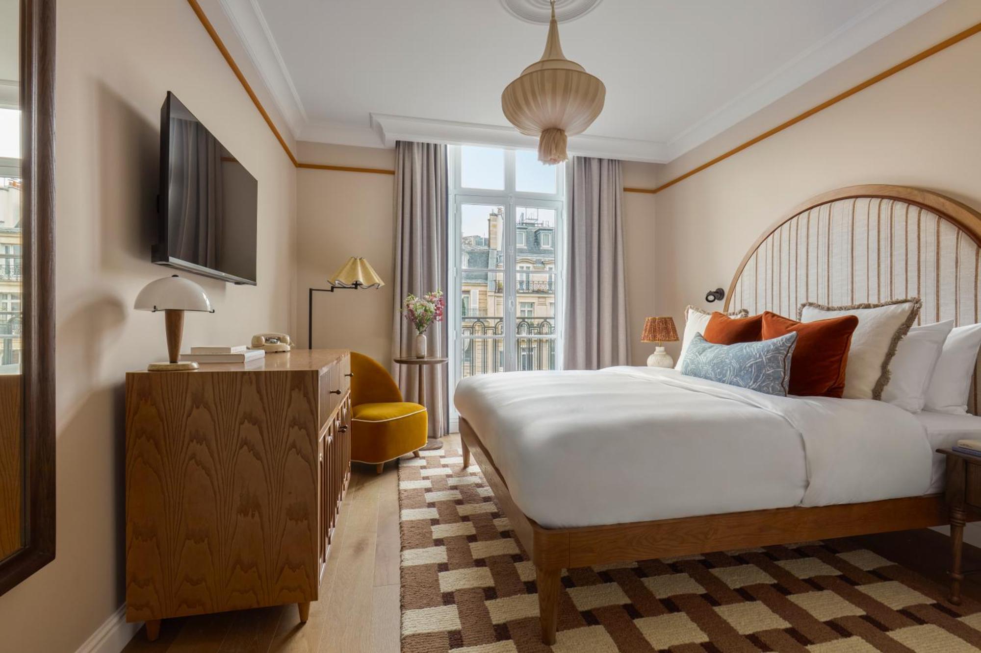 Classic Room City View