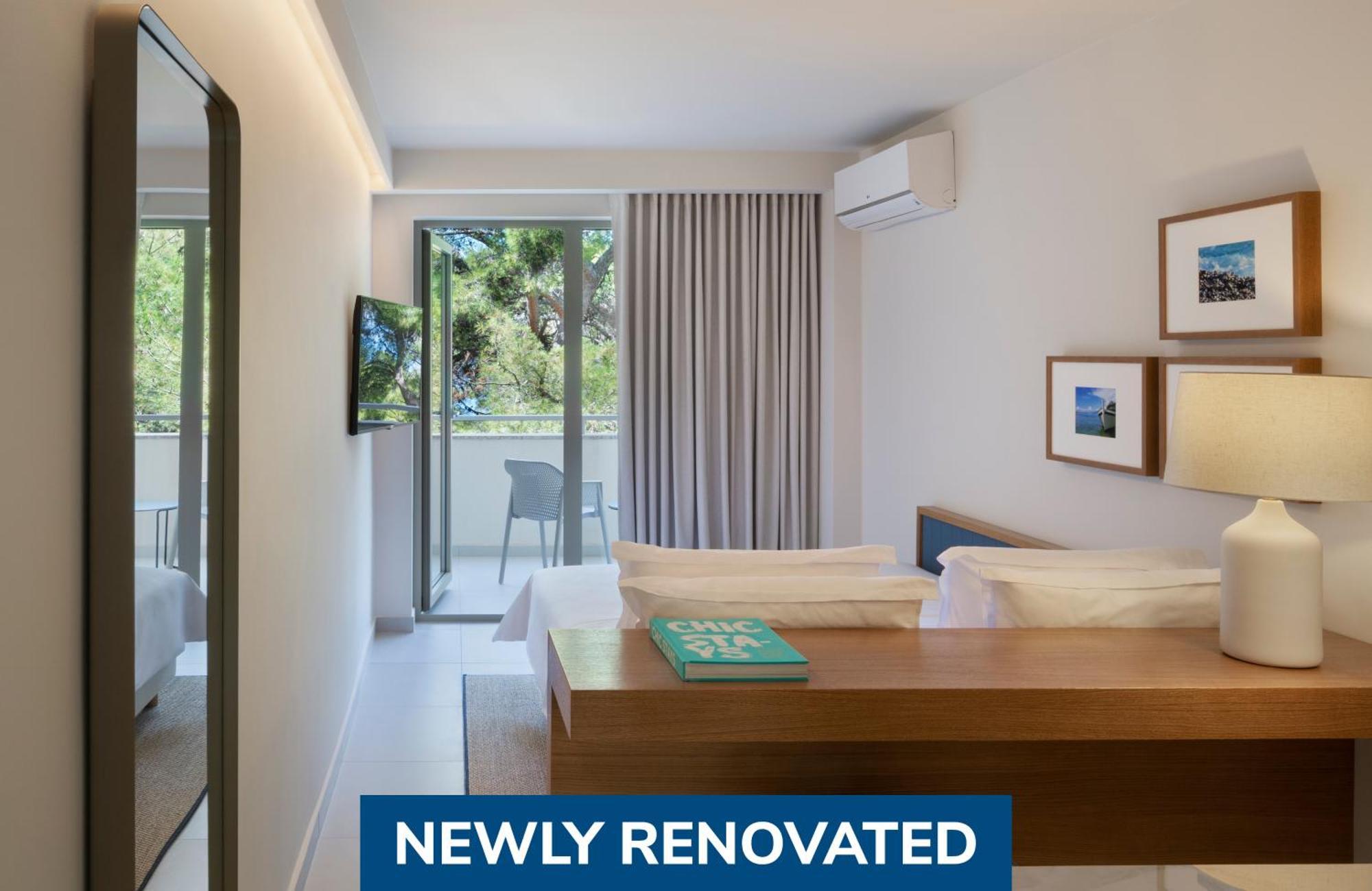 Classic Double Room with Balcony - Sea Side