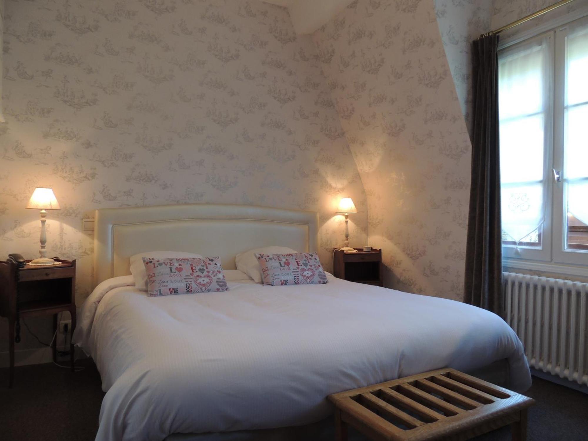 Standard Double Room Shower