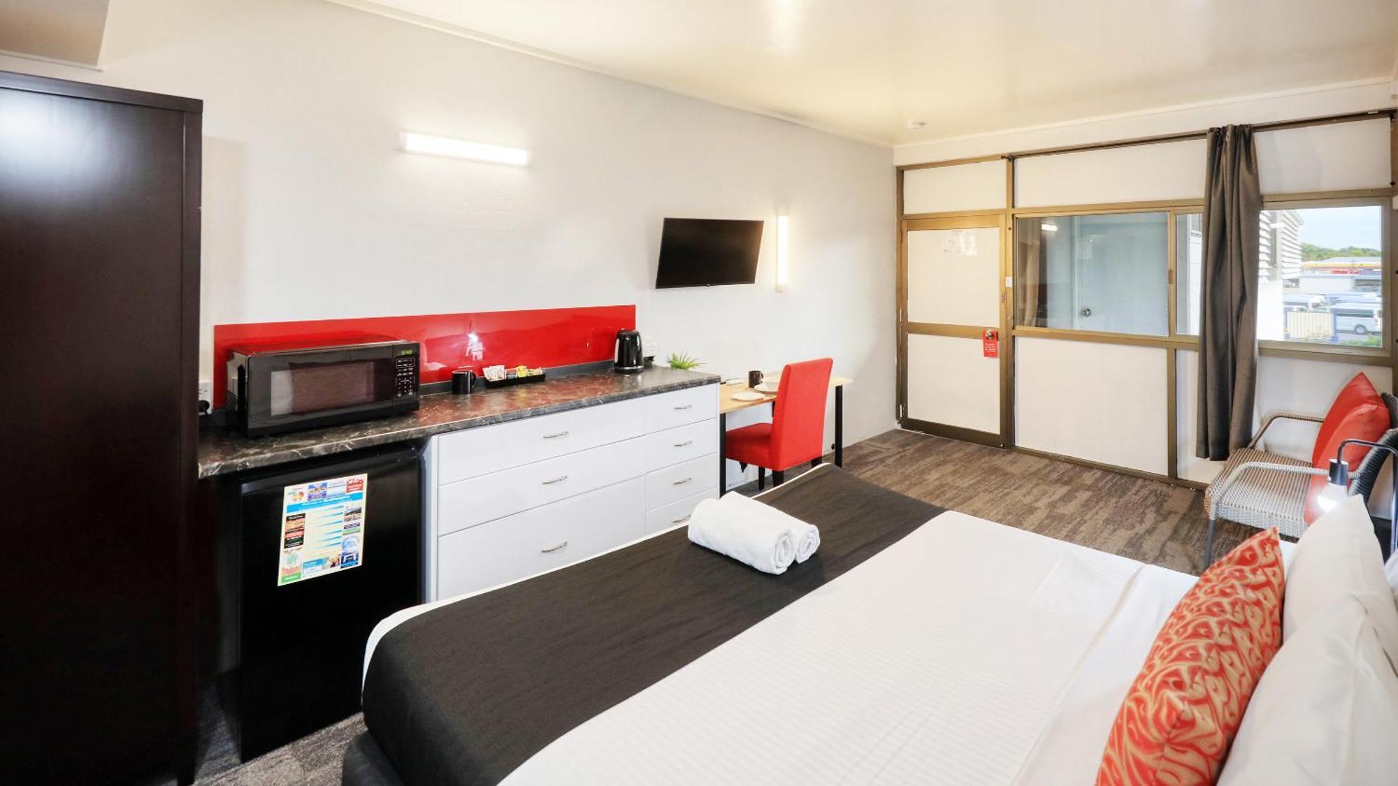 Deluxe King Room (Non Pet)