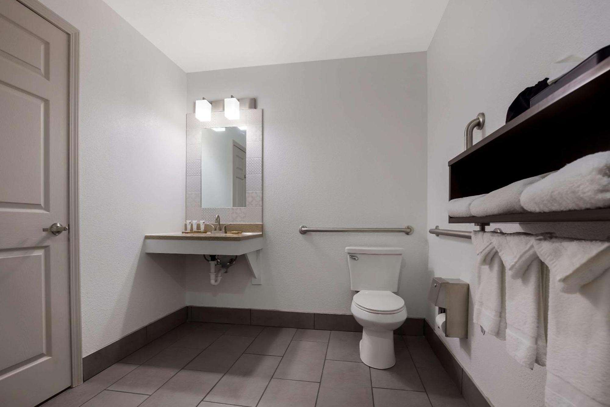 King Room - Disability Access/Non Smoking