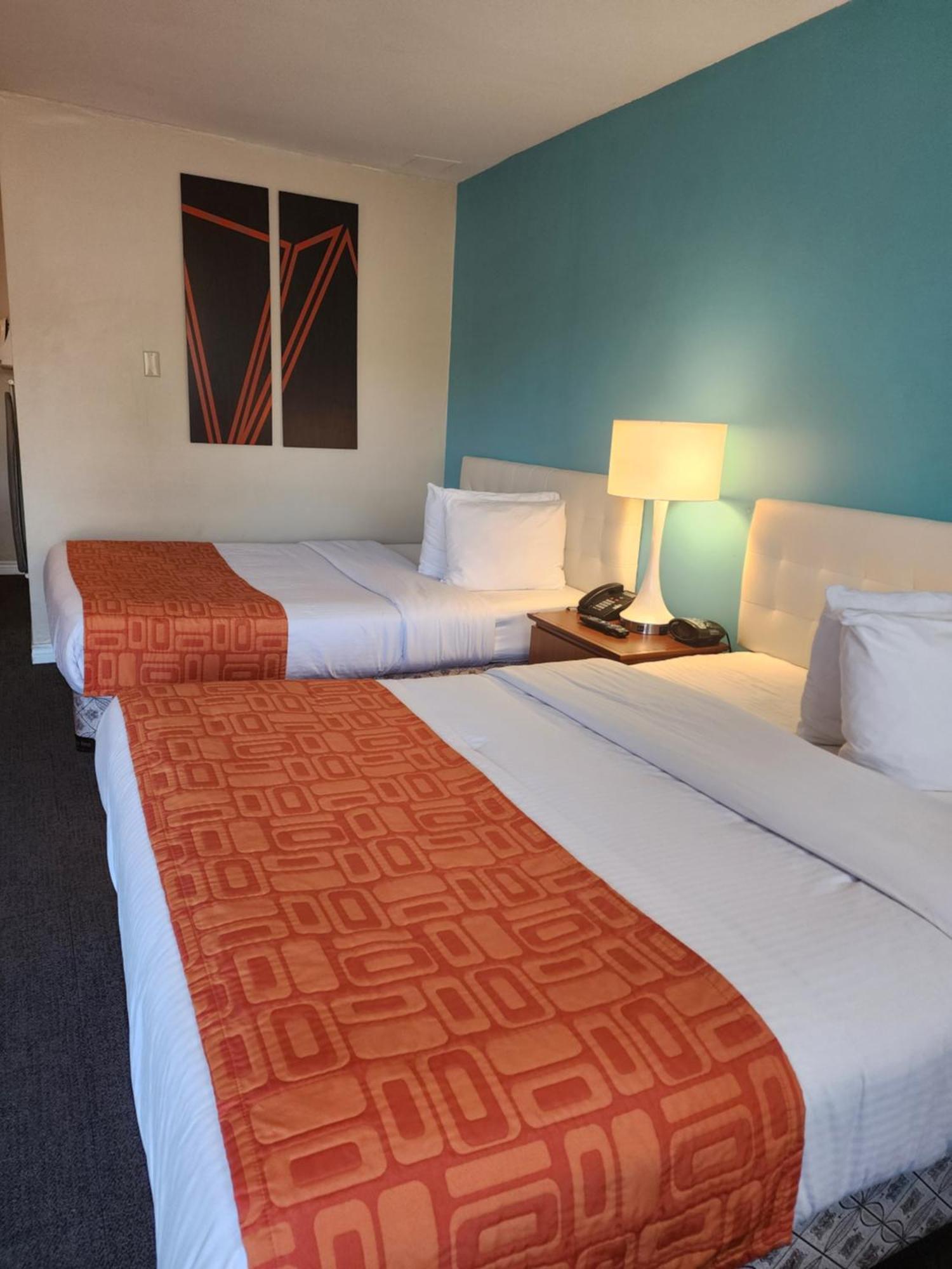 Double Room with Two Double Beds - Smoking