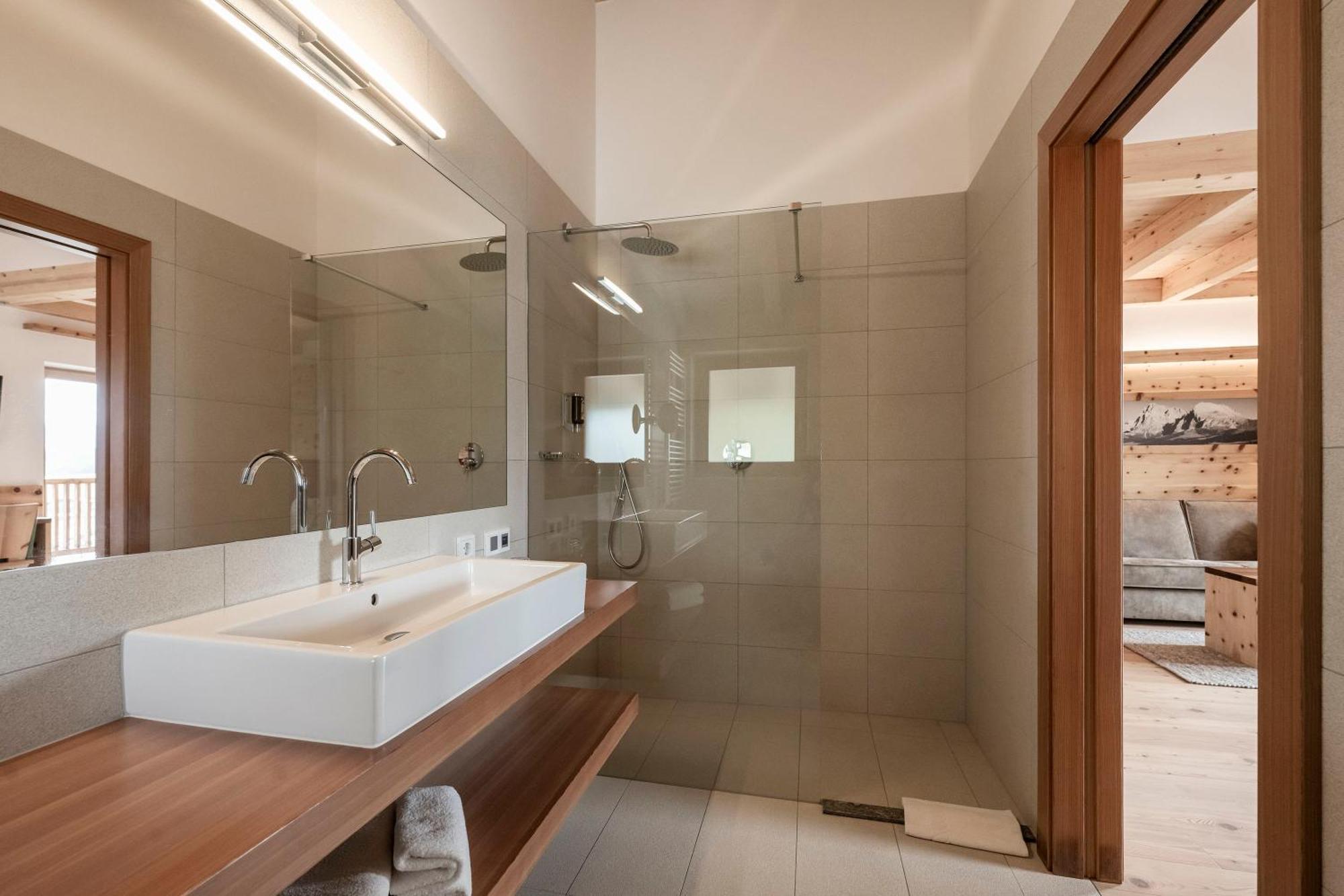 Mansard Junior Suite Balcony Valley View