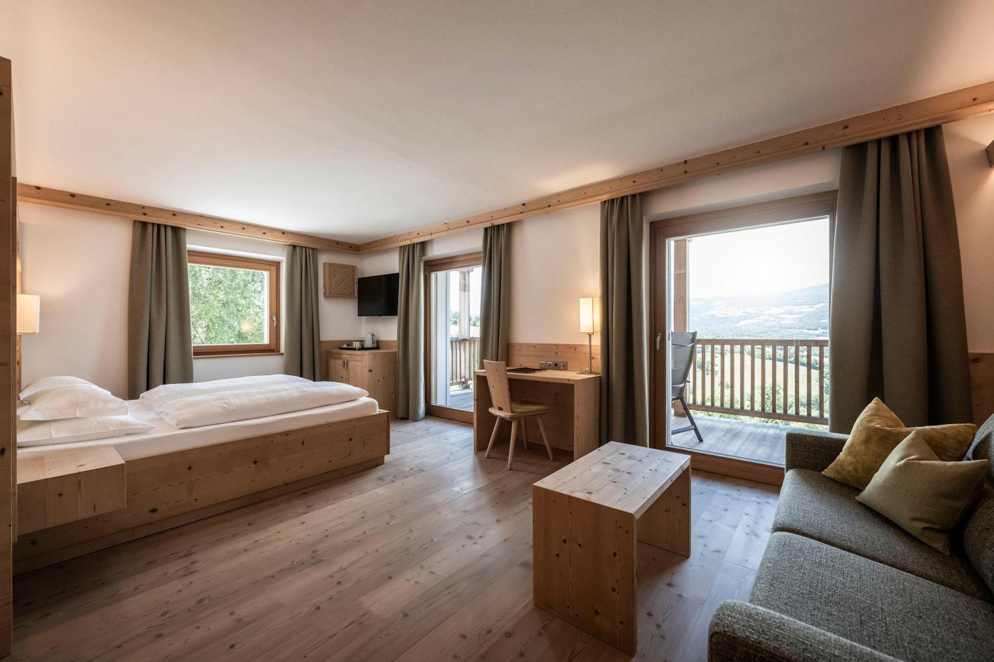 Comfort Double Room Balcony Valley View
