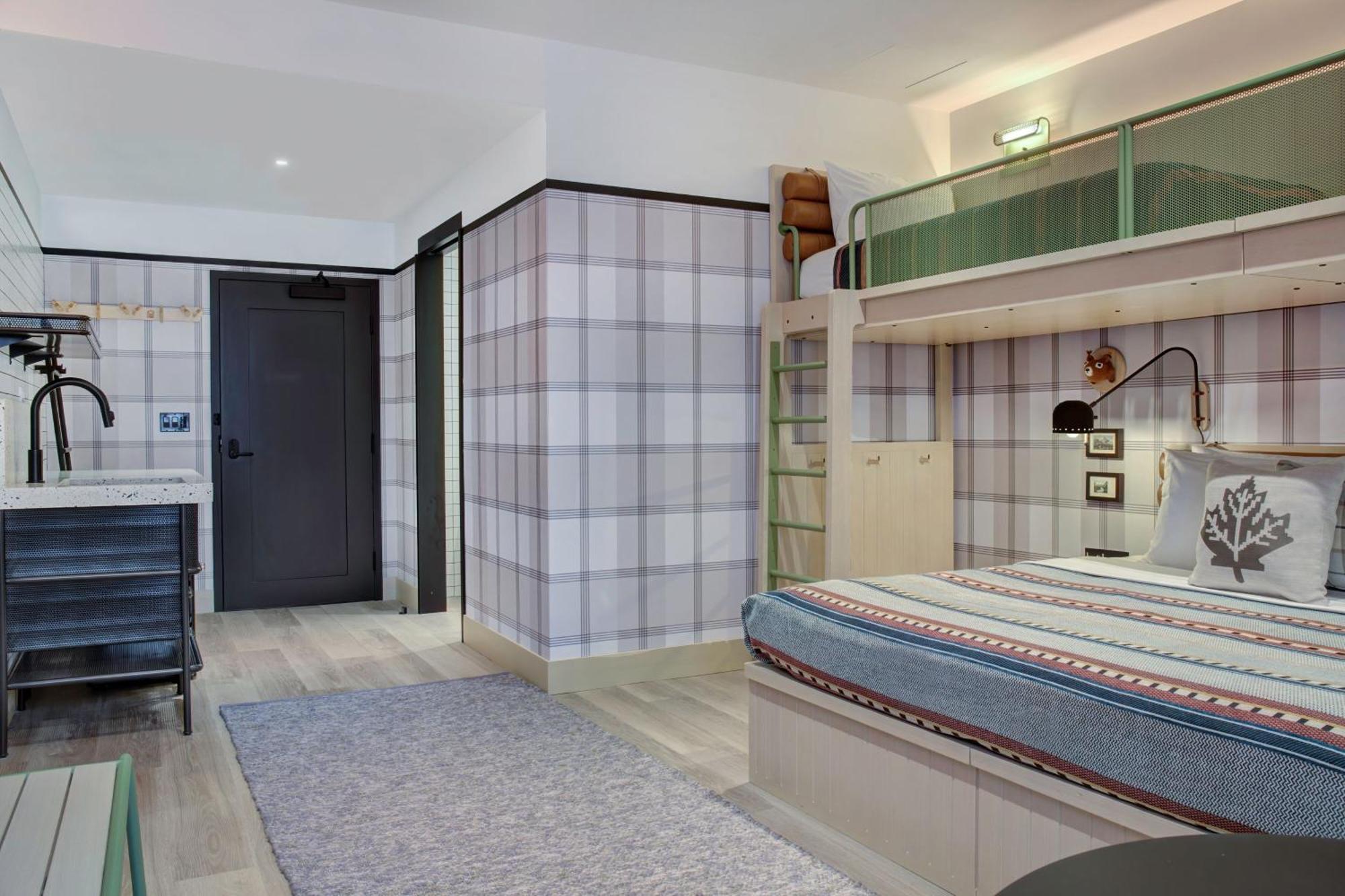 Triple Room One King Bed Two Single Beds