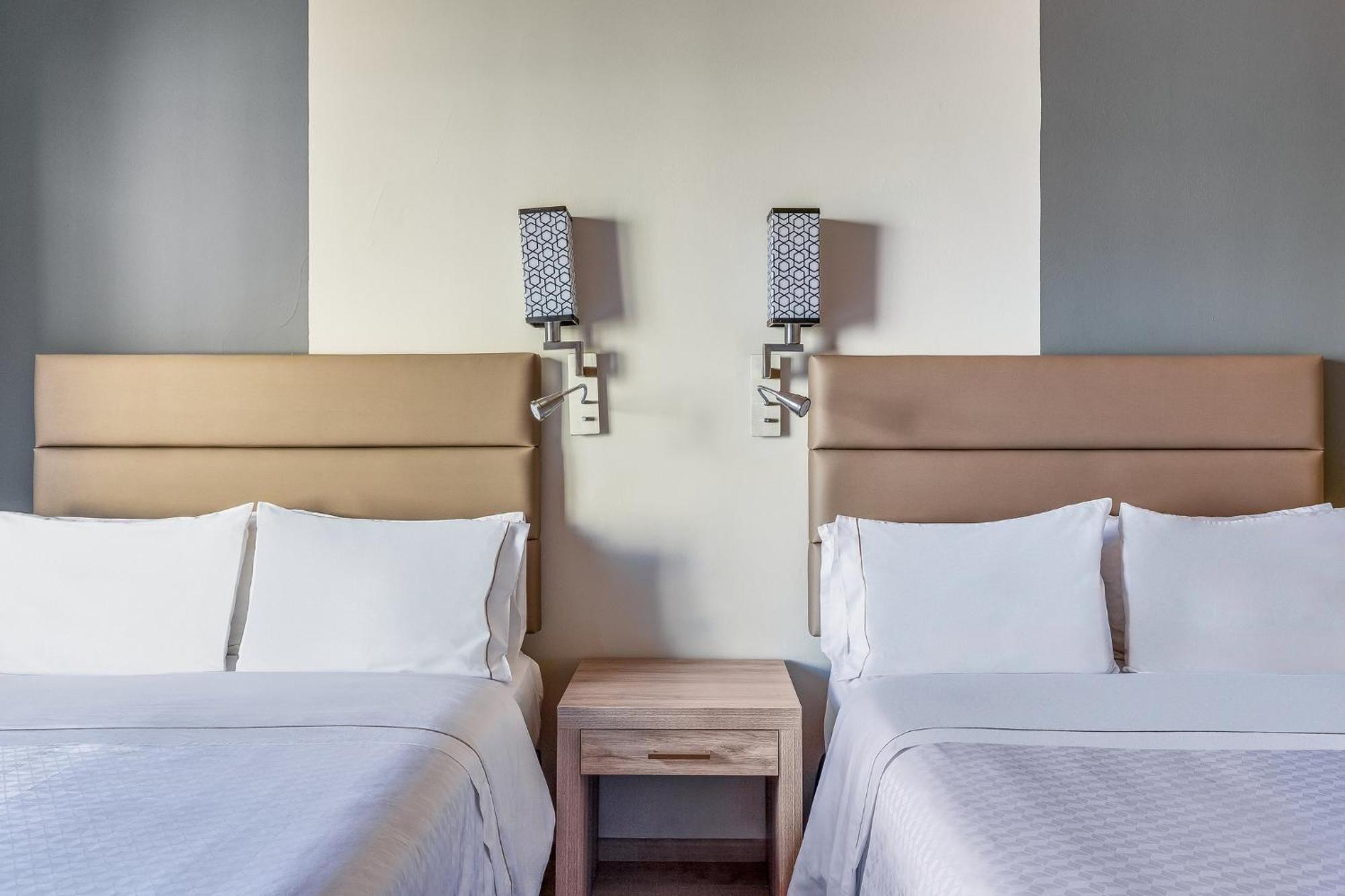 Deluxe Double Room Pool View