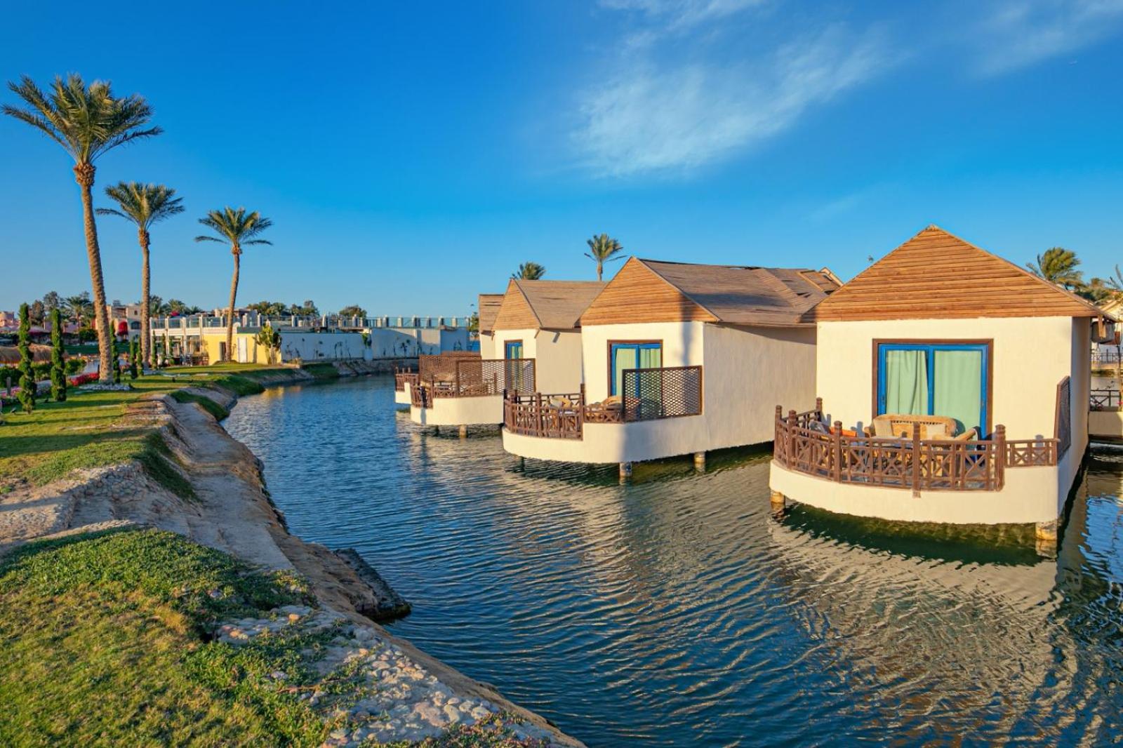 Pool Bungalow