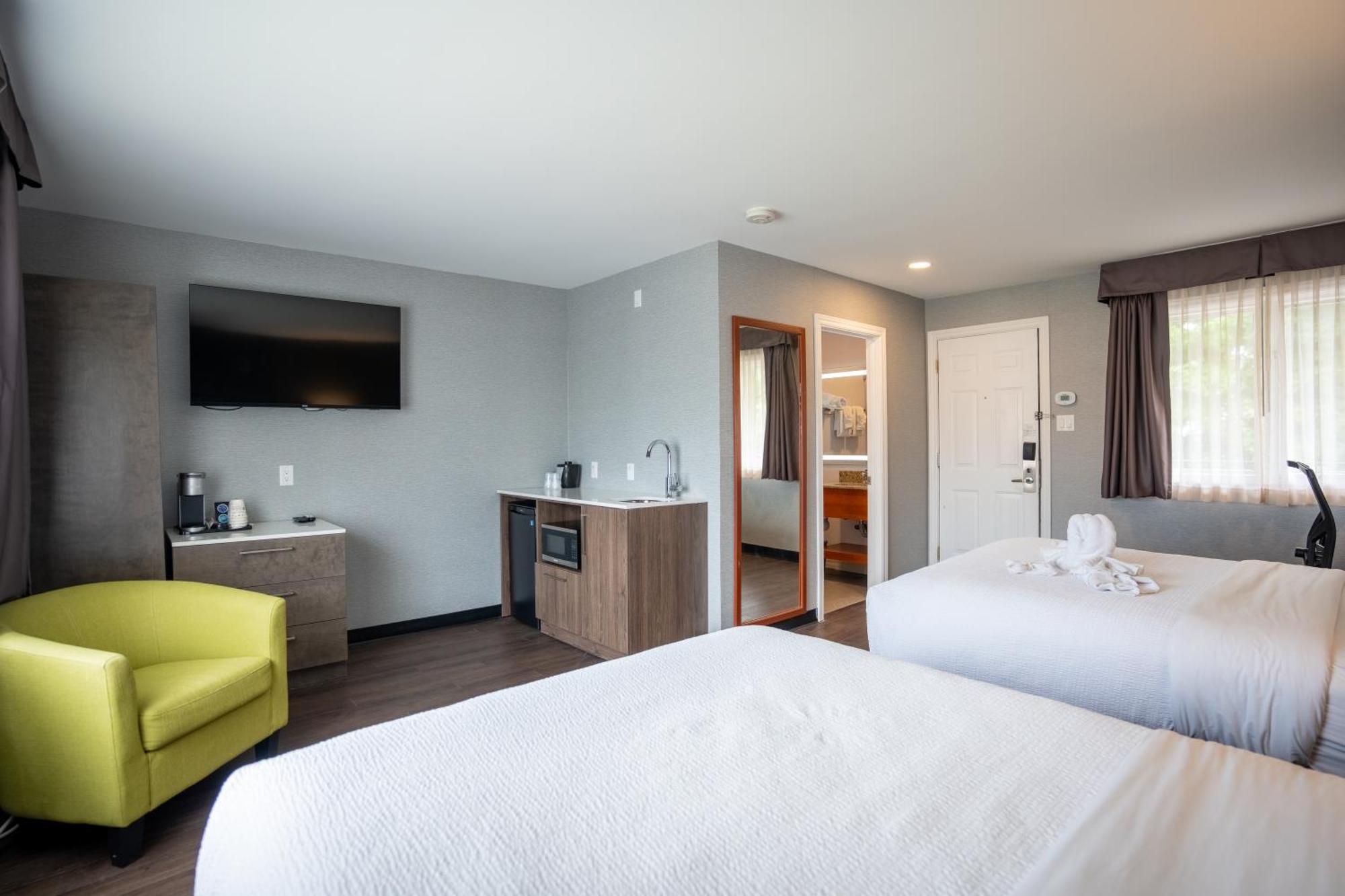 Queen Room Two Queen Beds Upper Floor
