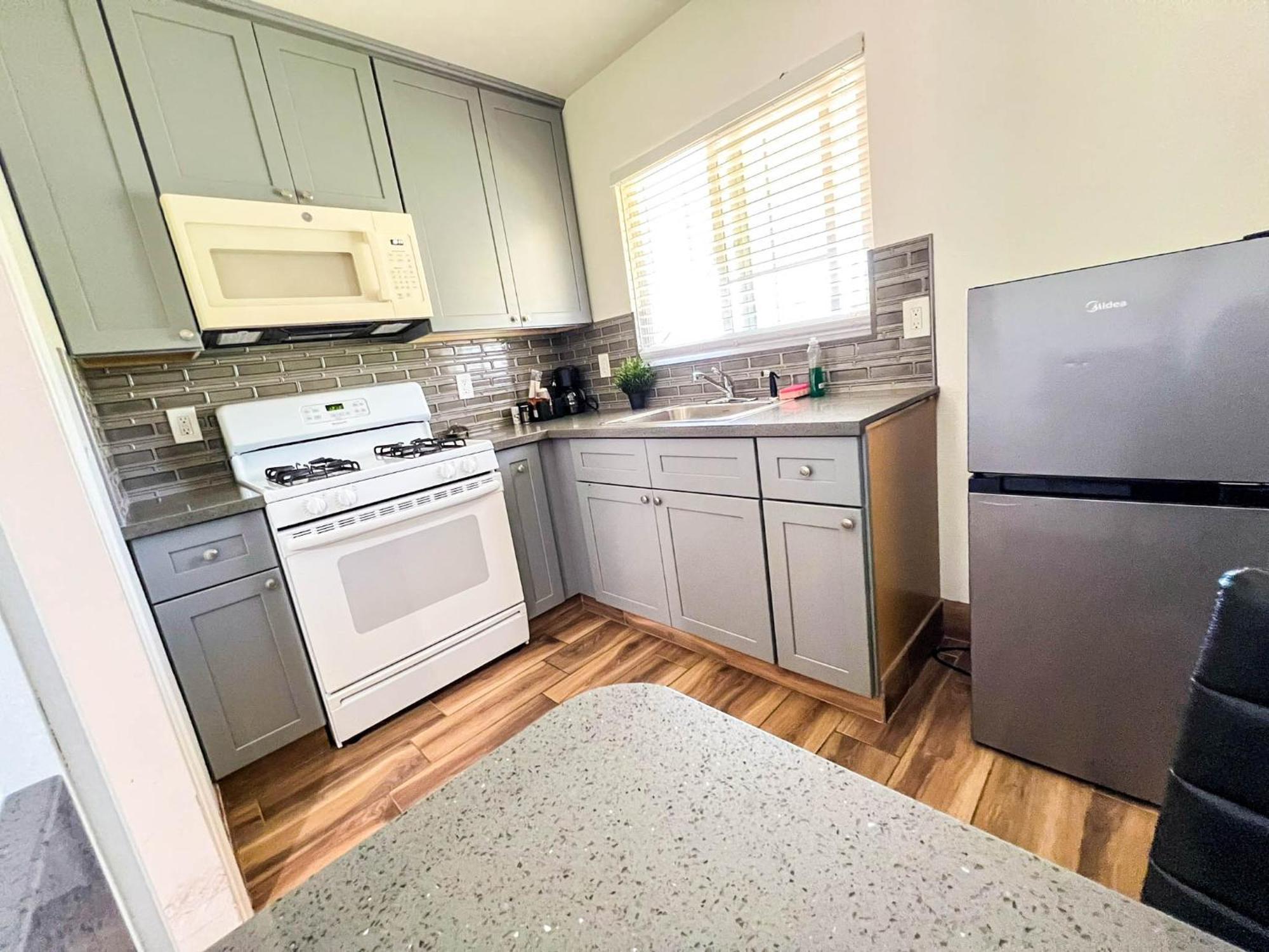 Deluxe Queen Suite