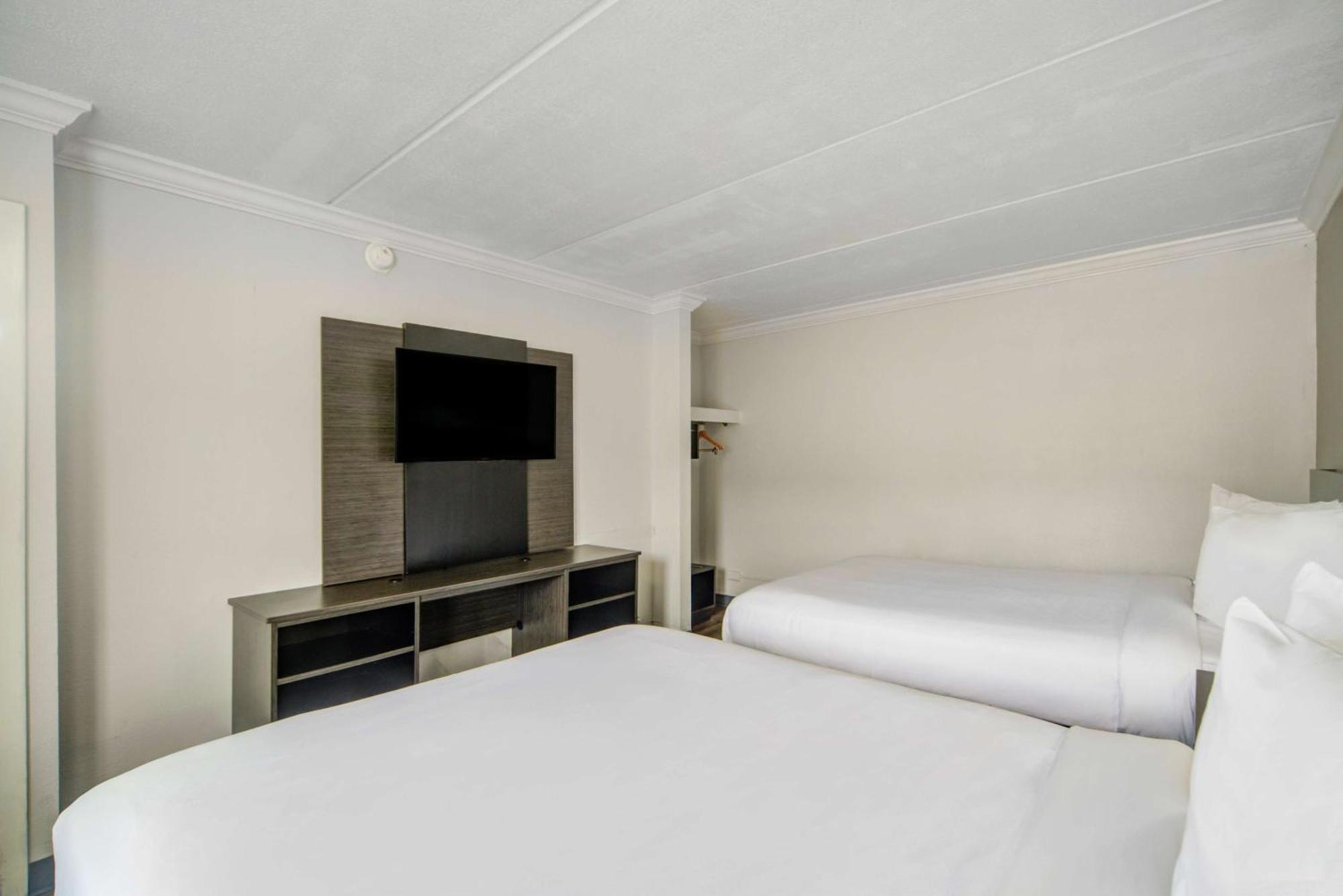 Queen Room Two Queen Beds Non-Smoking