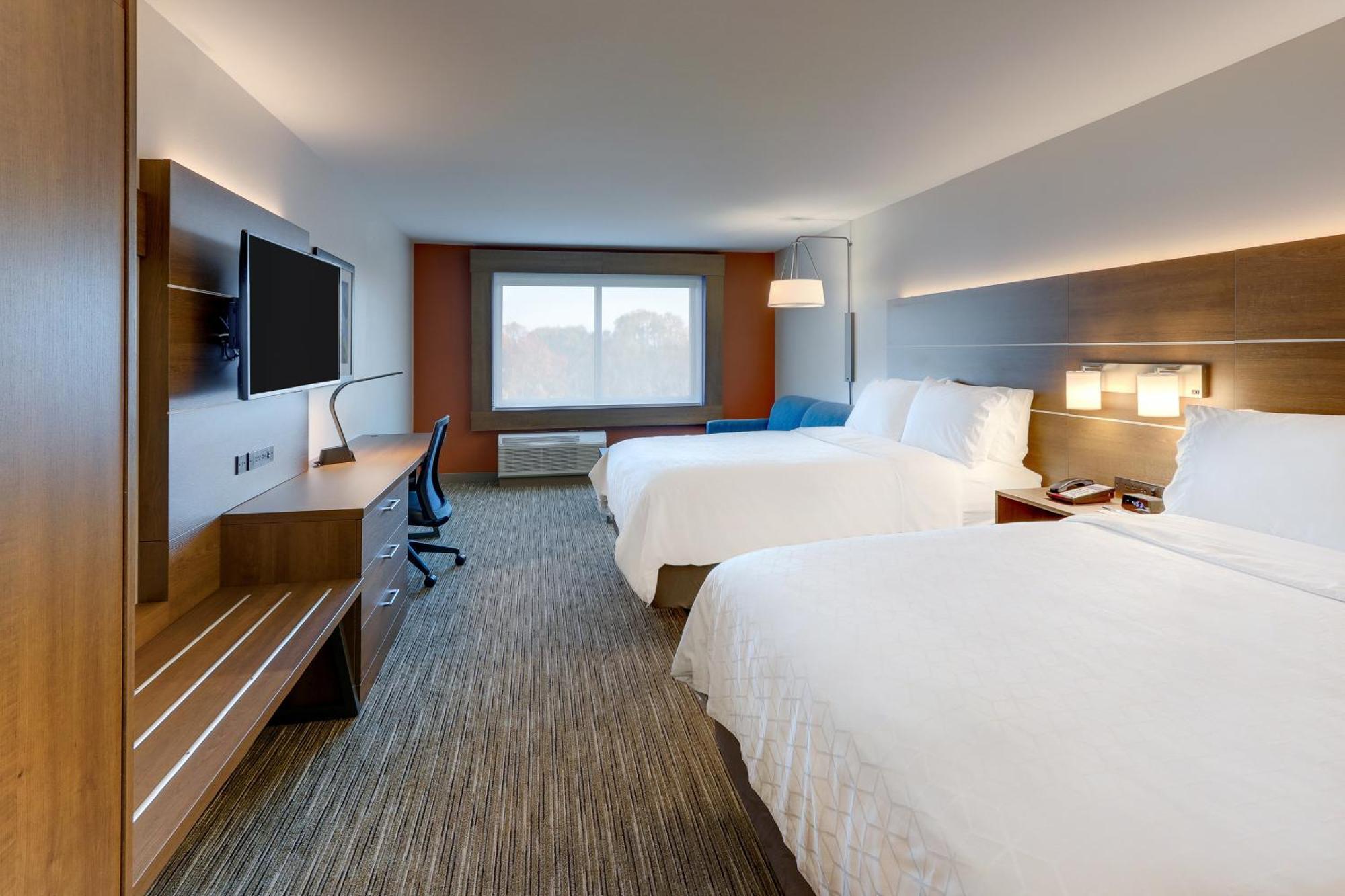 Queen Suite Two Queen Beds