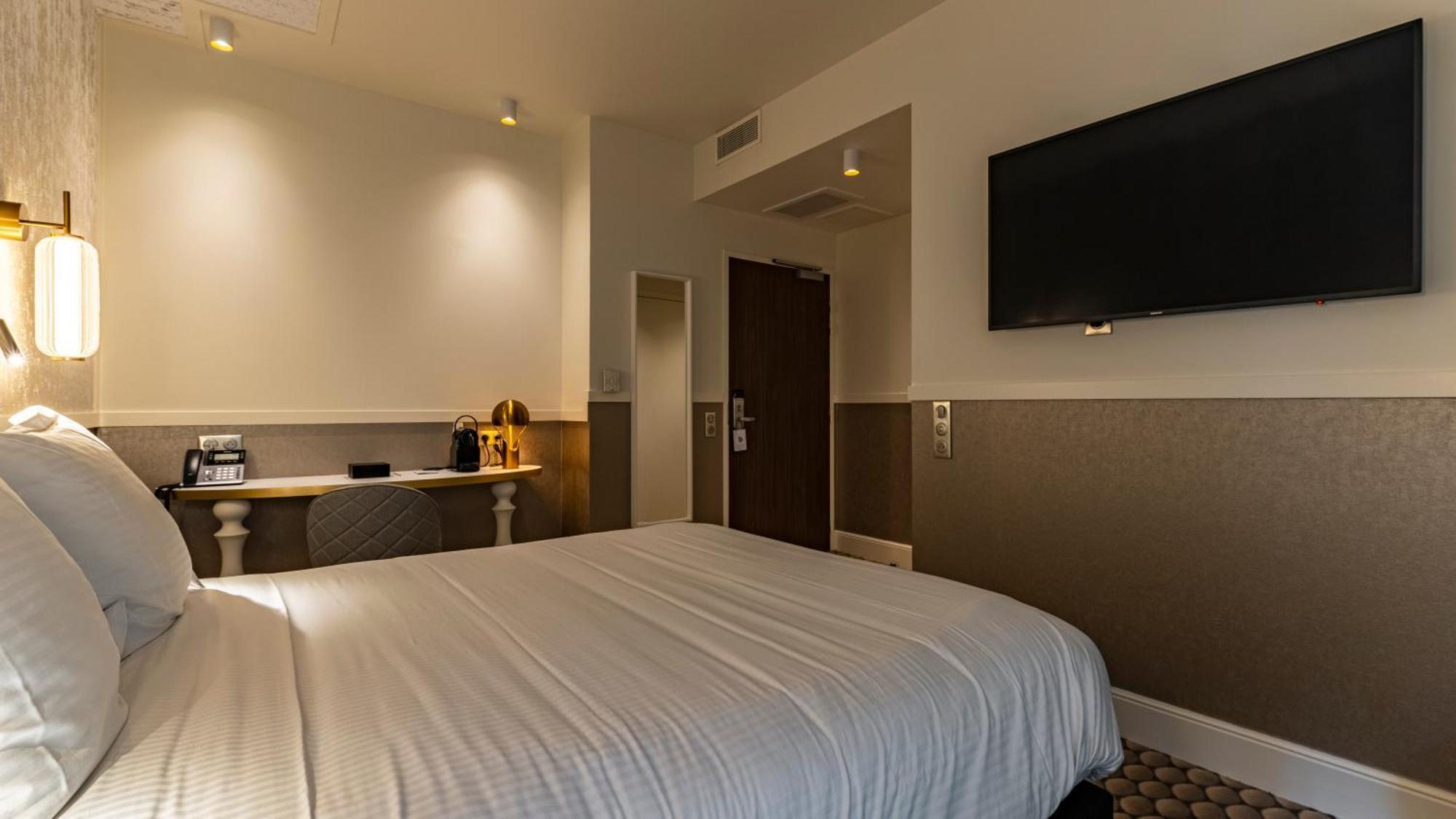Intimist Room