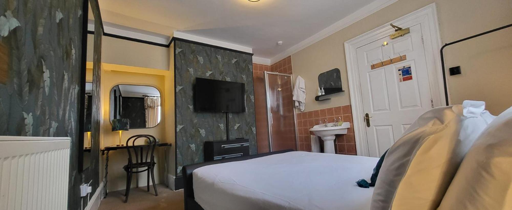 Small Double EnSuite Shower SHARED Toilet