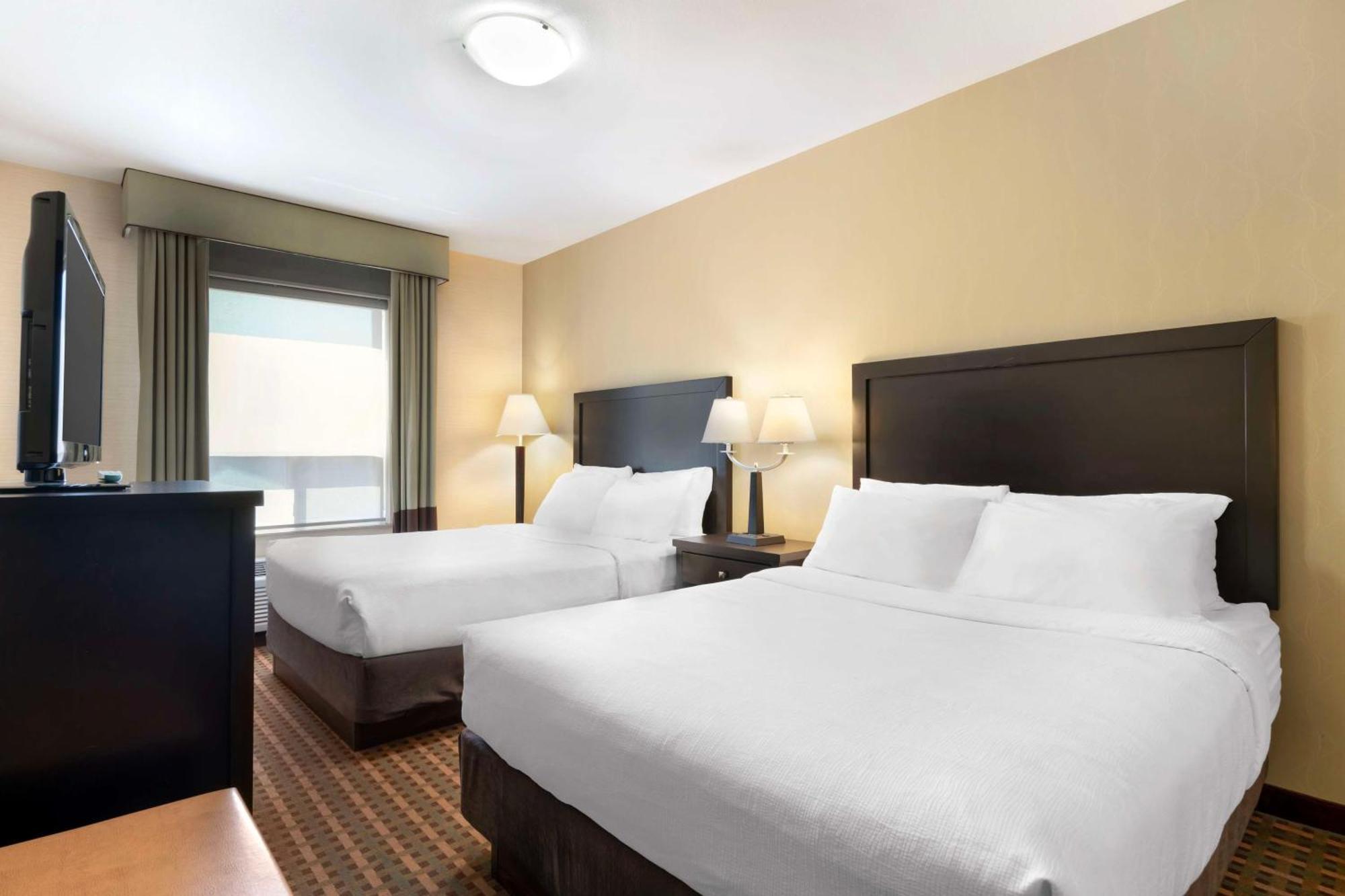 Queen Suite Two Queen Beds