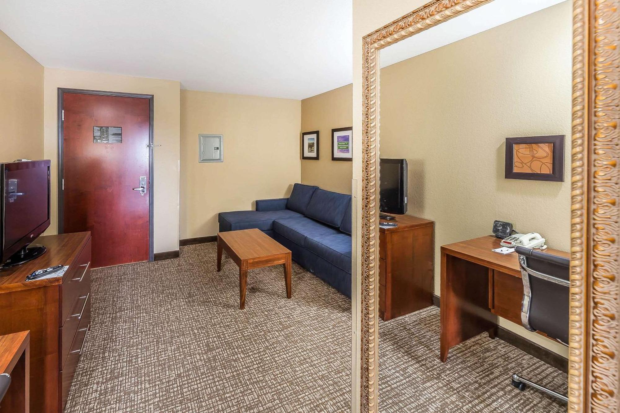 Queen Suite Two Queen Beds