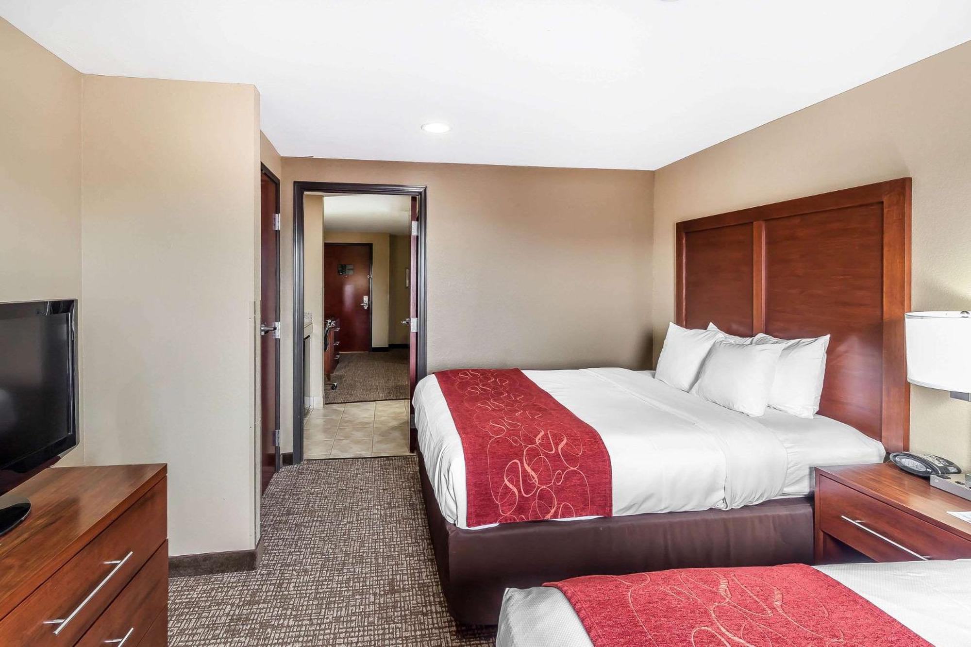Queen Suite Two Queen Beds