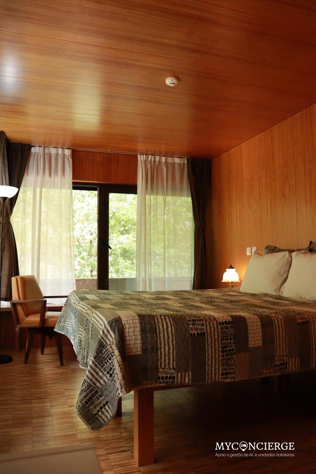 Quarto Duplo com Vista Jardim