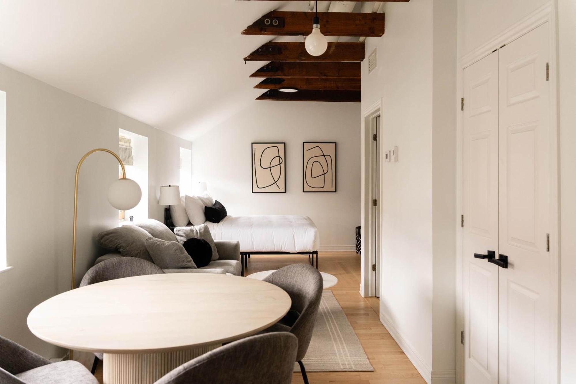 Studio Apartment queen size bed