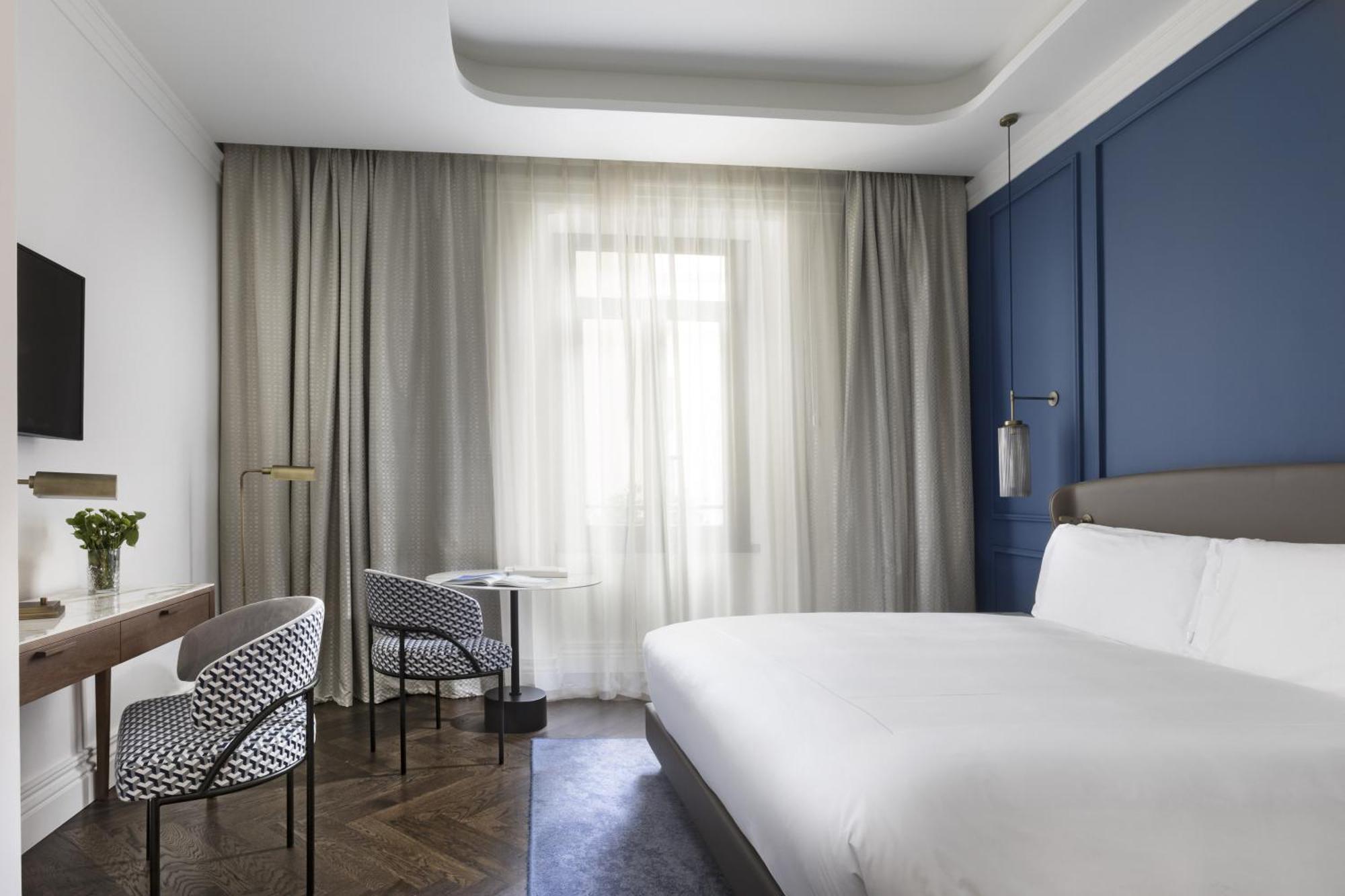 Classic King Room Accessible
