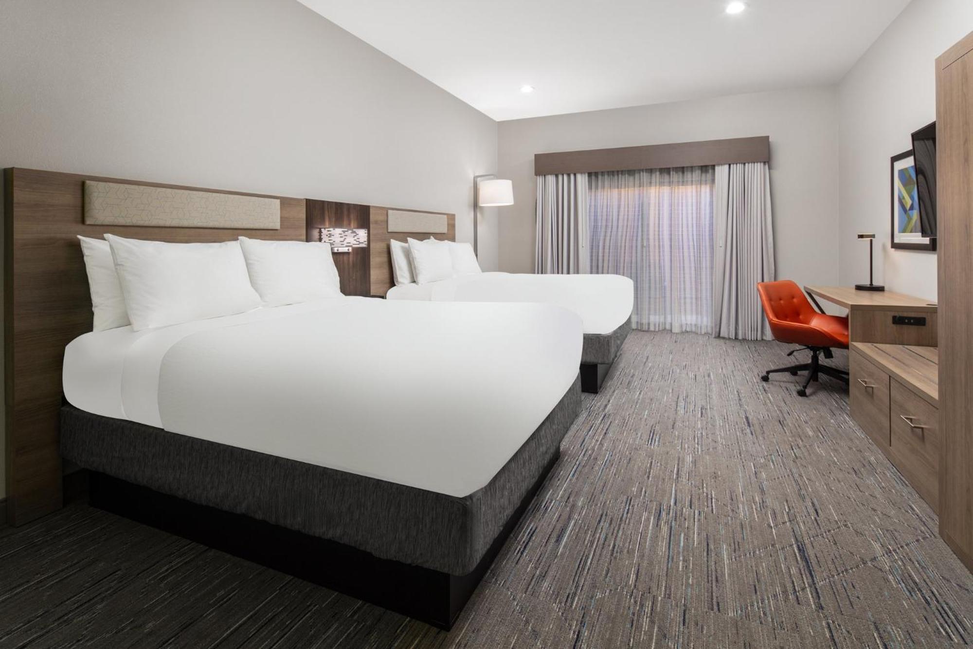 Standard Queen Room with Two Queen Beds and Mobility Accessible Tub