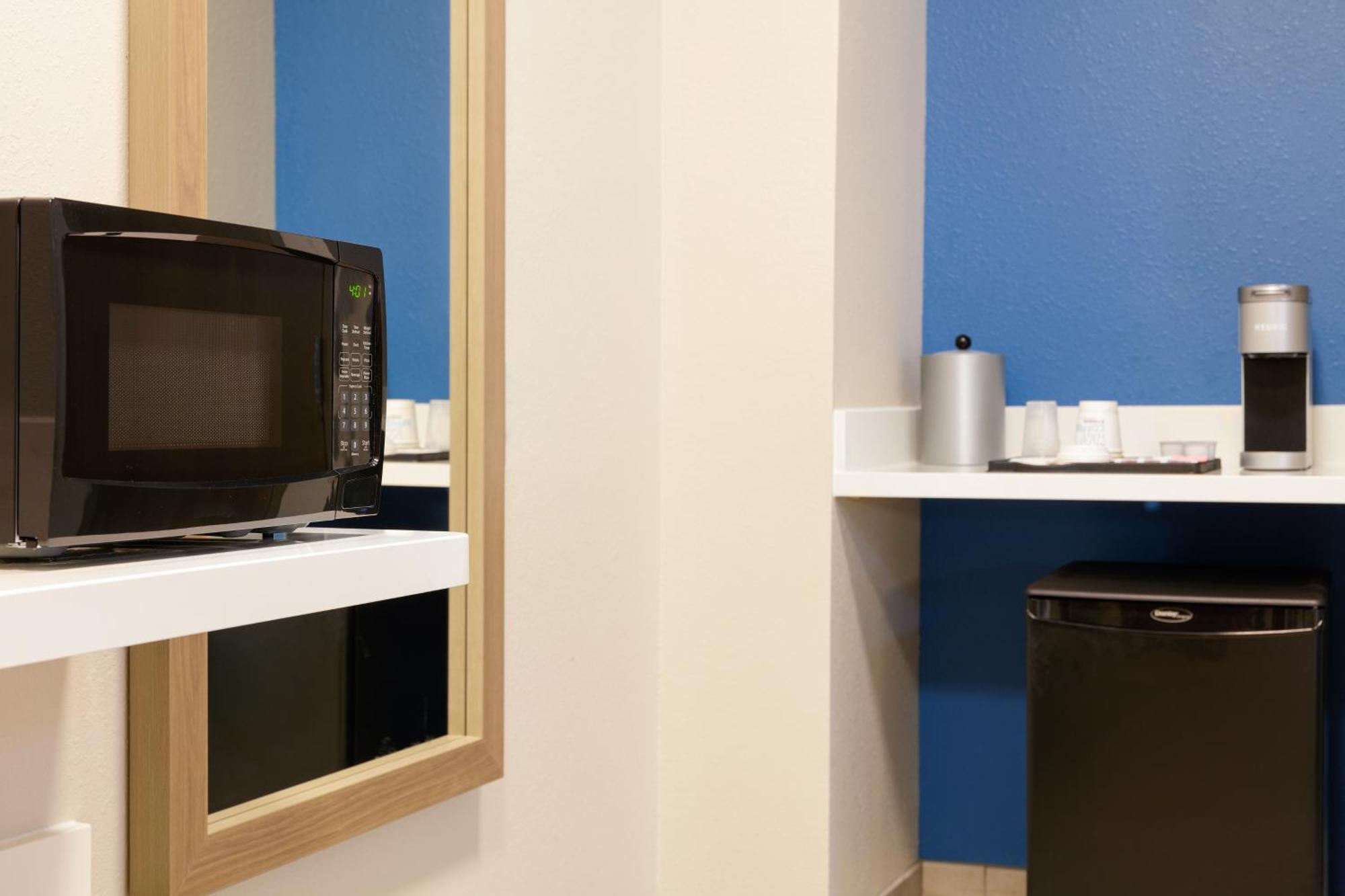 Double Room with Two Double Beds - Disability Access