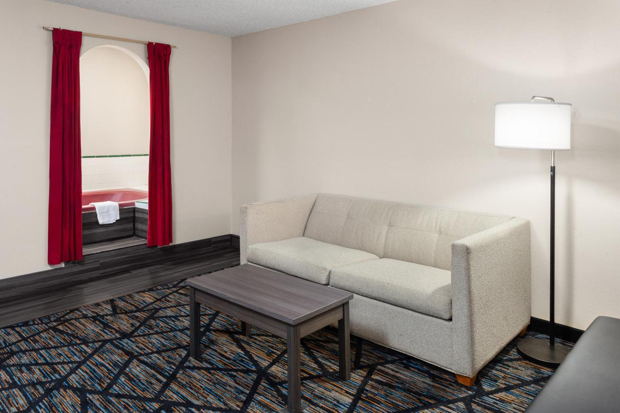 King Suite with Jetted Tub, Non-Smoking