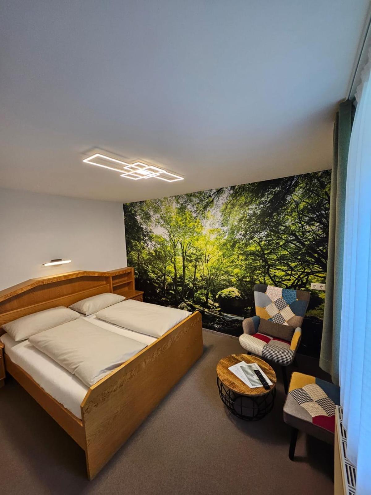 Budget Basement Double Room with Window