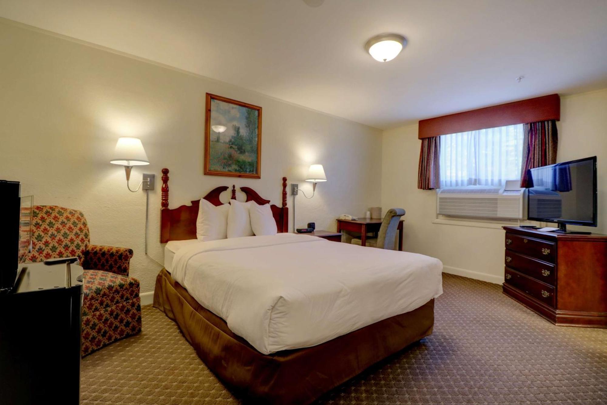 One Queen | Economy