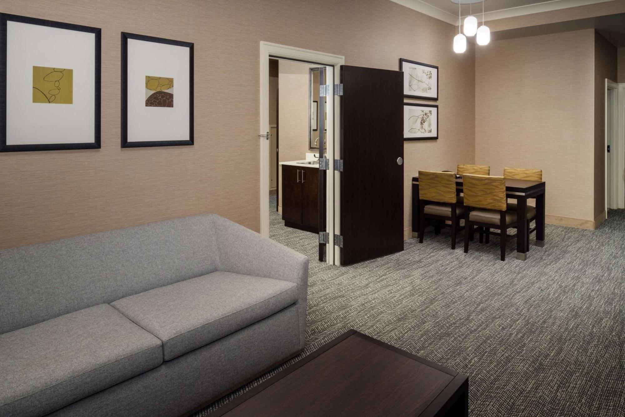 One-Bedroom King Suite with Roll-In Shower - Mobility Access/Non-Smoking