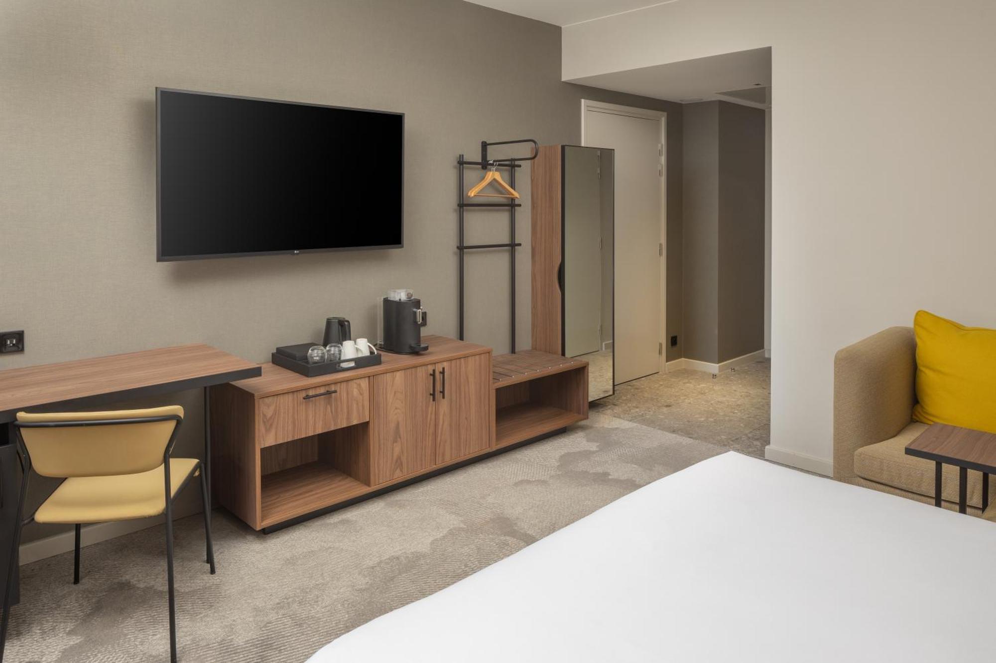 Queen Room