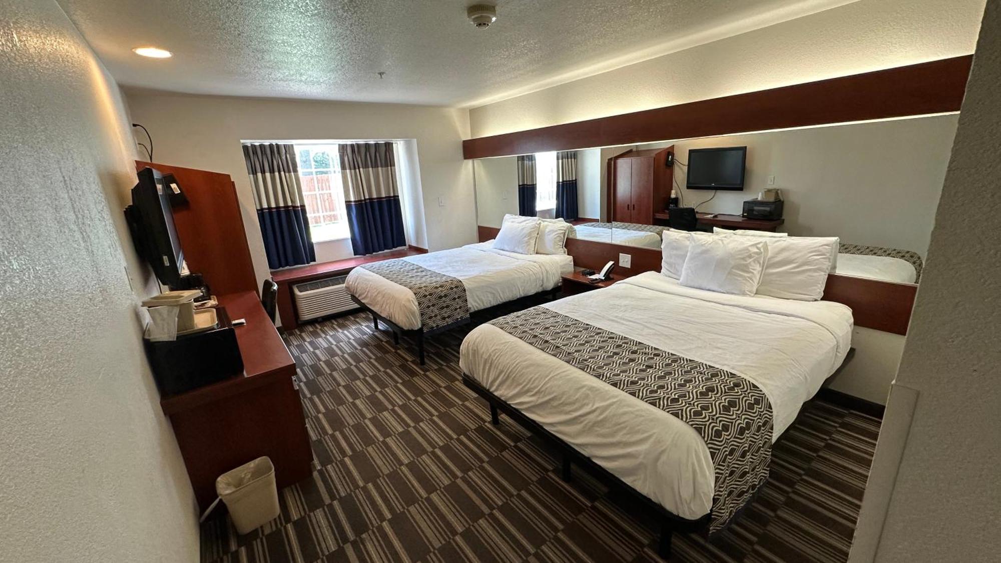 Queen Room Two Queen Beds Non-Smoking