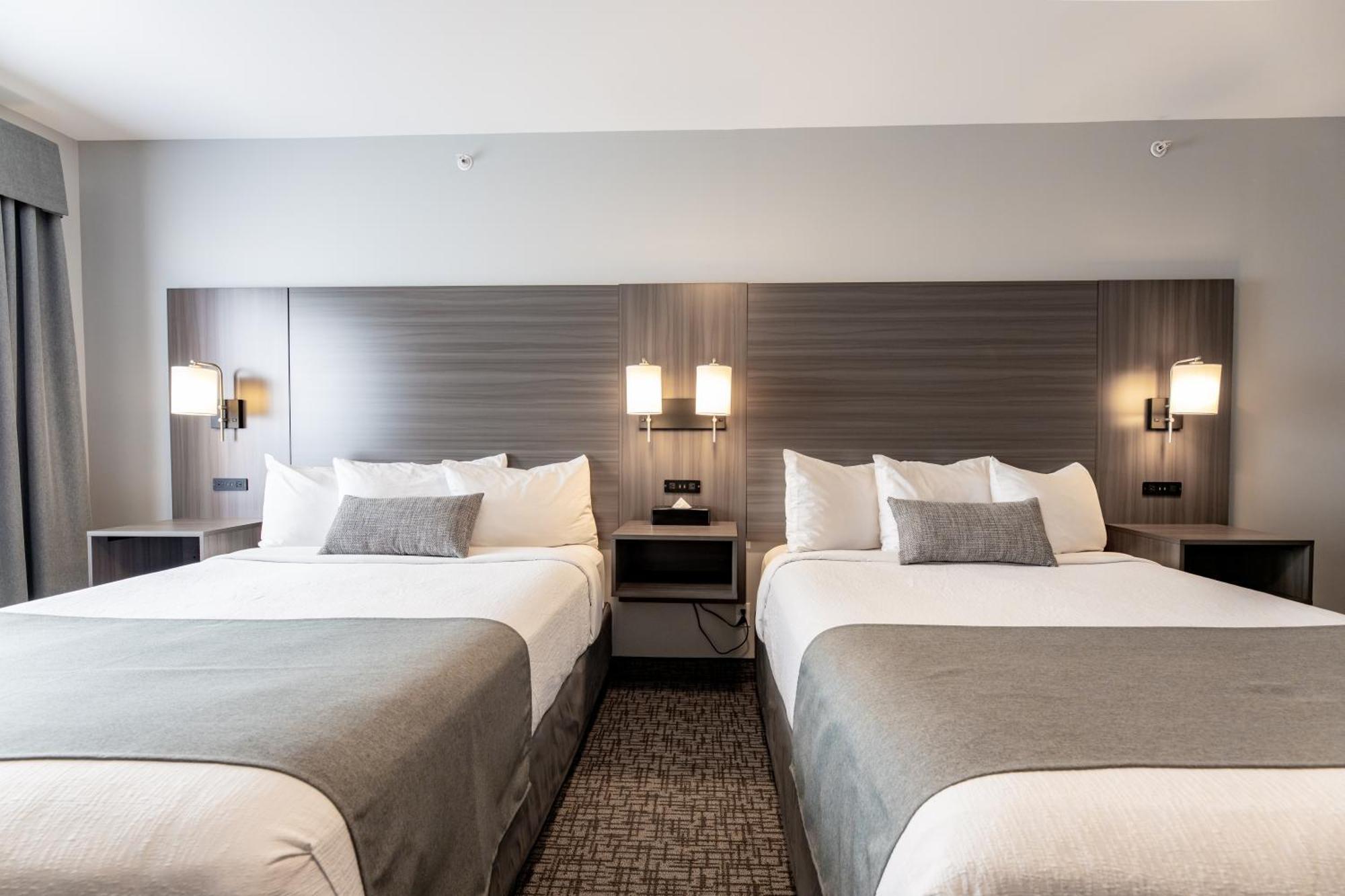 Queen Room Two Queen Beds Interior Access