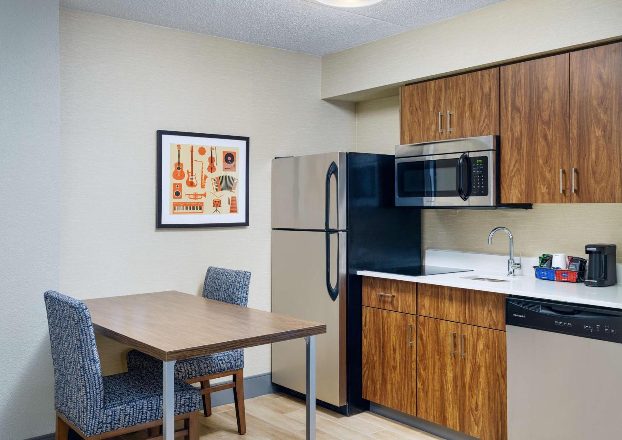 One-Bedroom King Suite Kitchen Non-Smoking