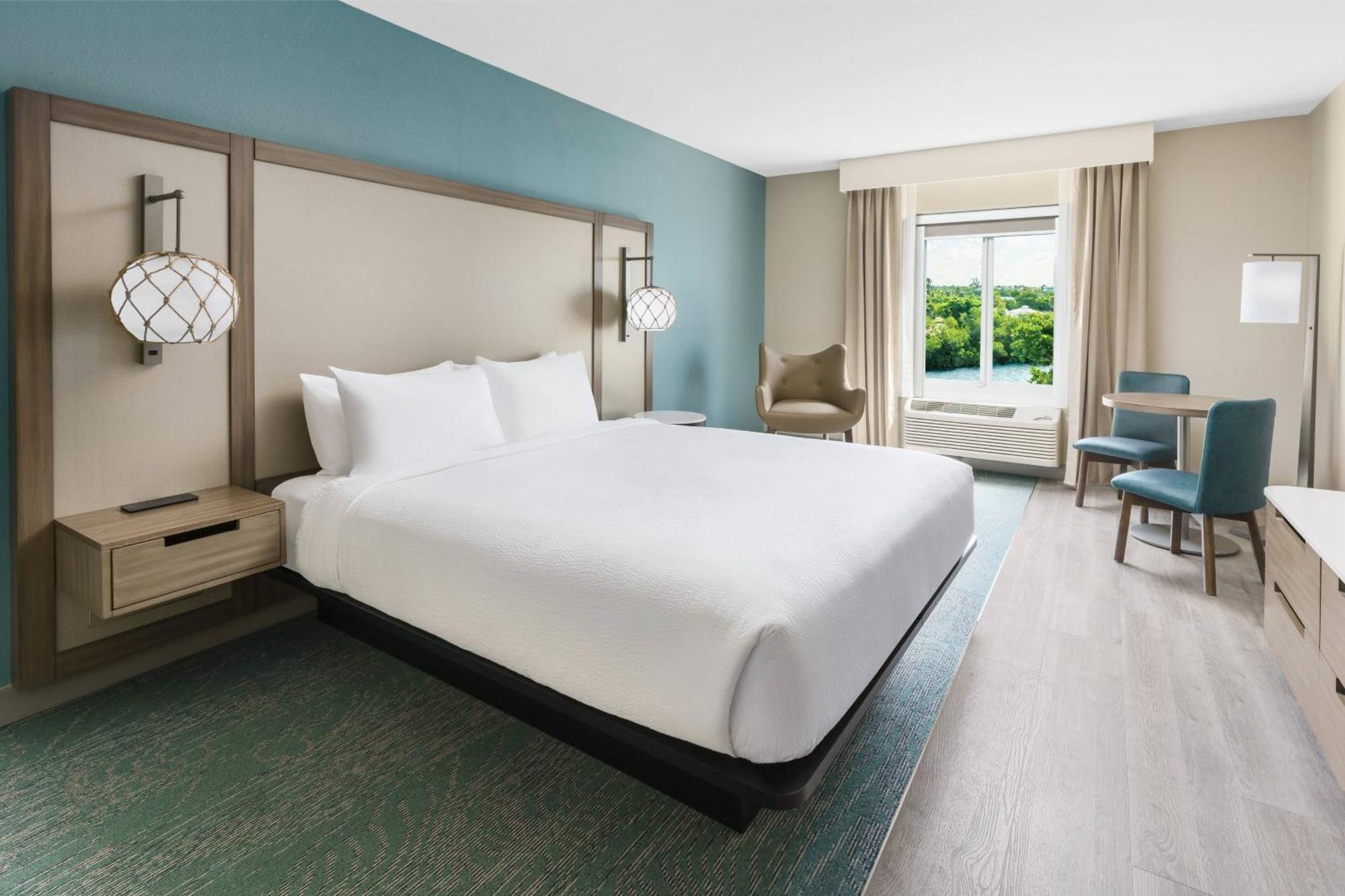 King Room Pool View