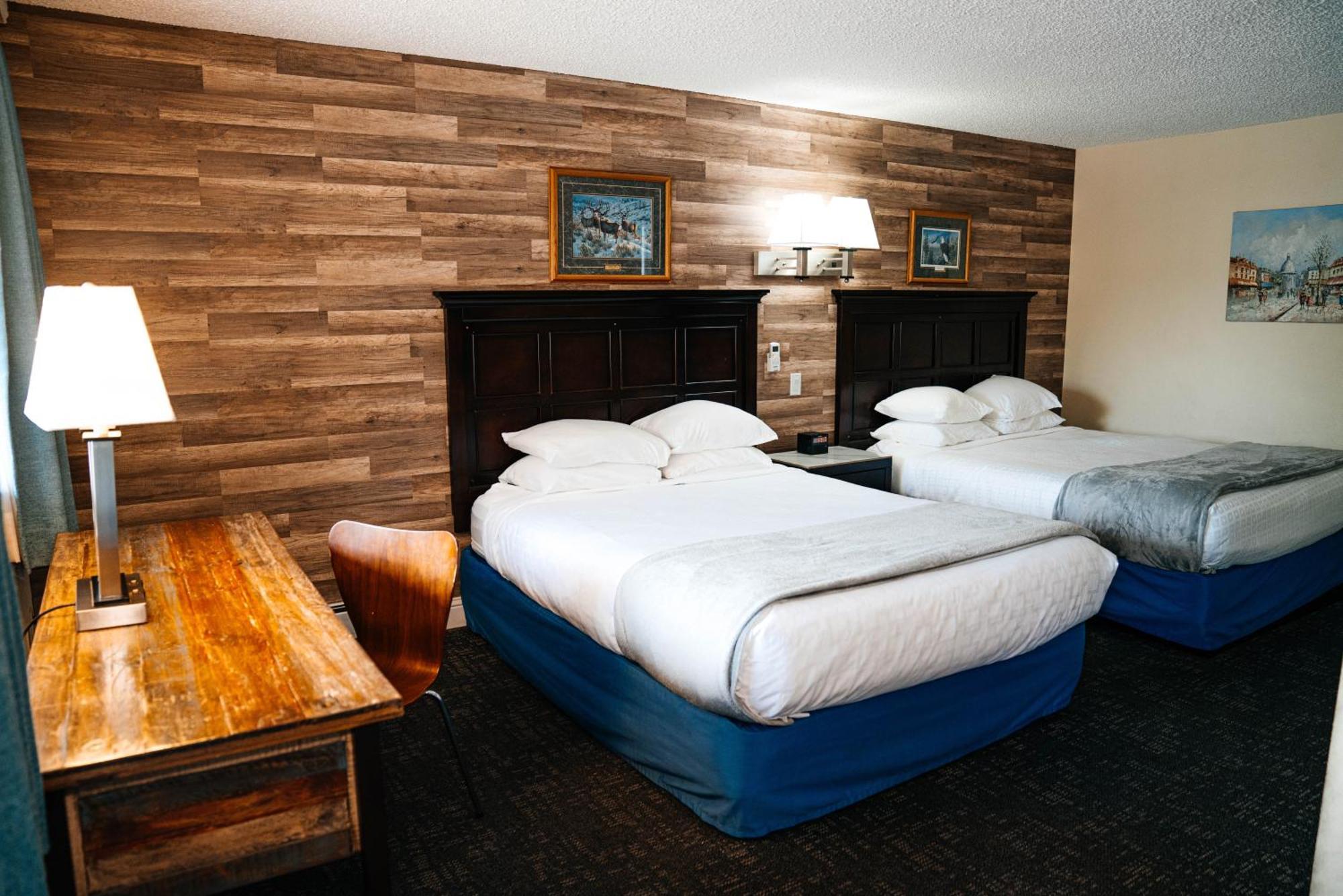 Queen Suite Two Queen Beds Sofa Bed